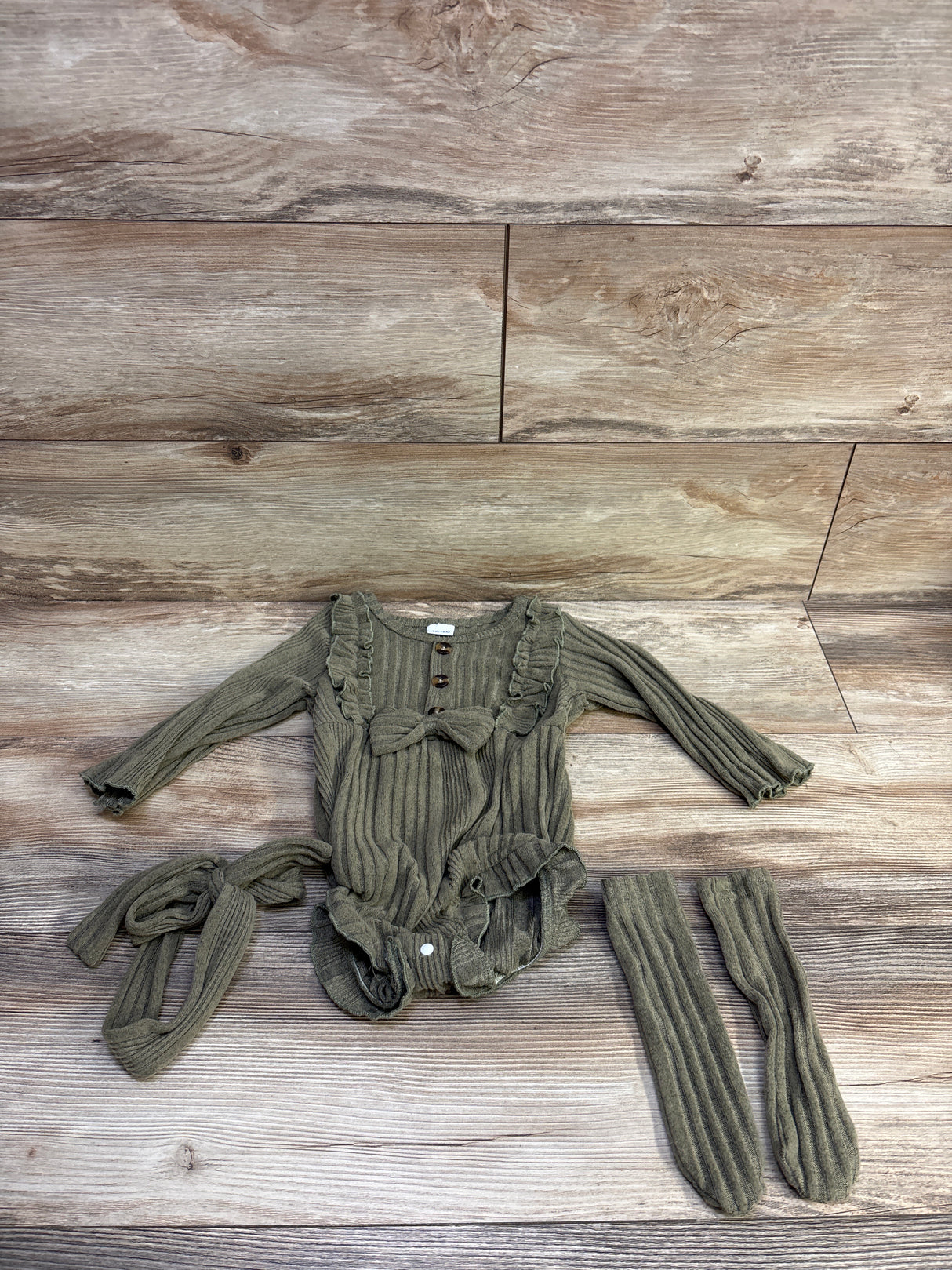 Shein 3pc Ribbed Ruffle Bubble Romper, Socks, & Headband Green sz 12-18m