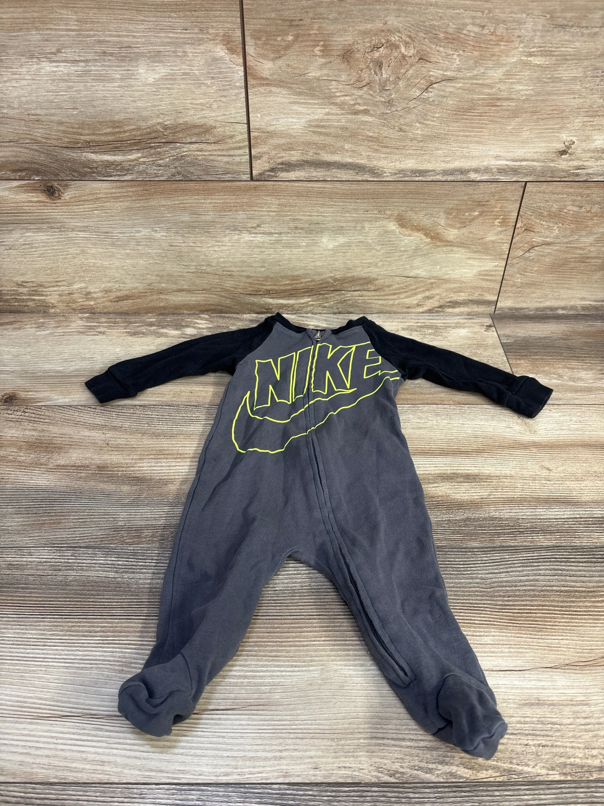 Nike Sleeper Black sz 6m