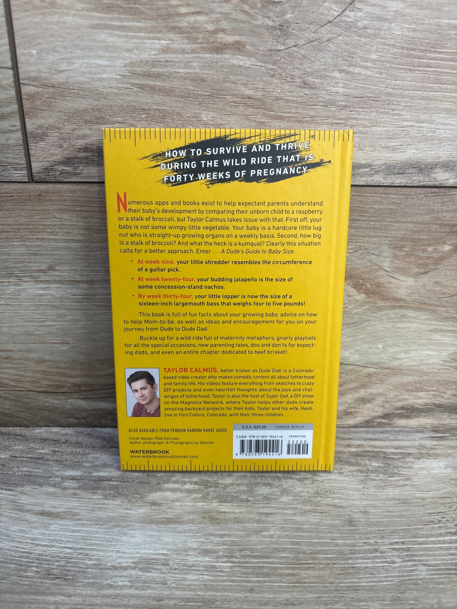 A Dude's Guide to Baby Size - Dads-to-Be Hardcover Book