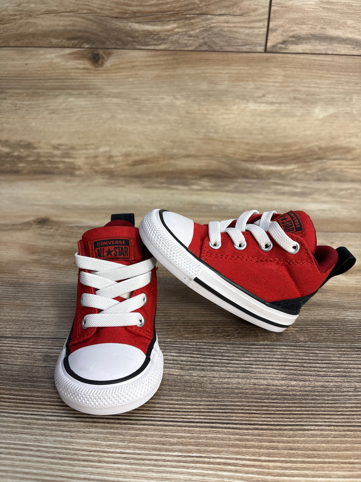 Converse Chuck Taylor All Star Axel Sneakers, Red sz 4c