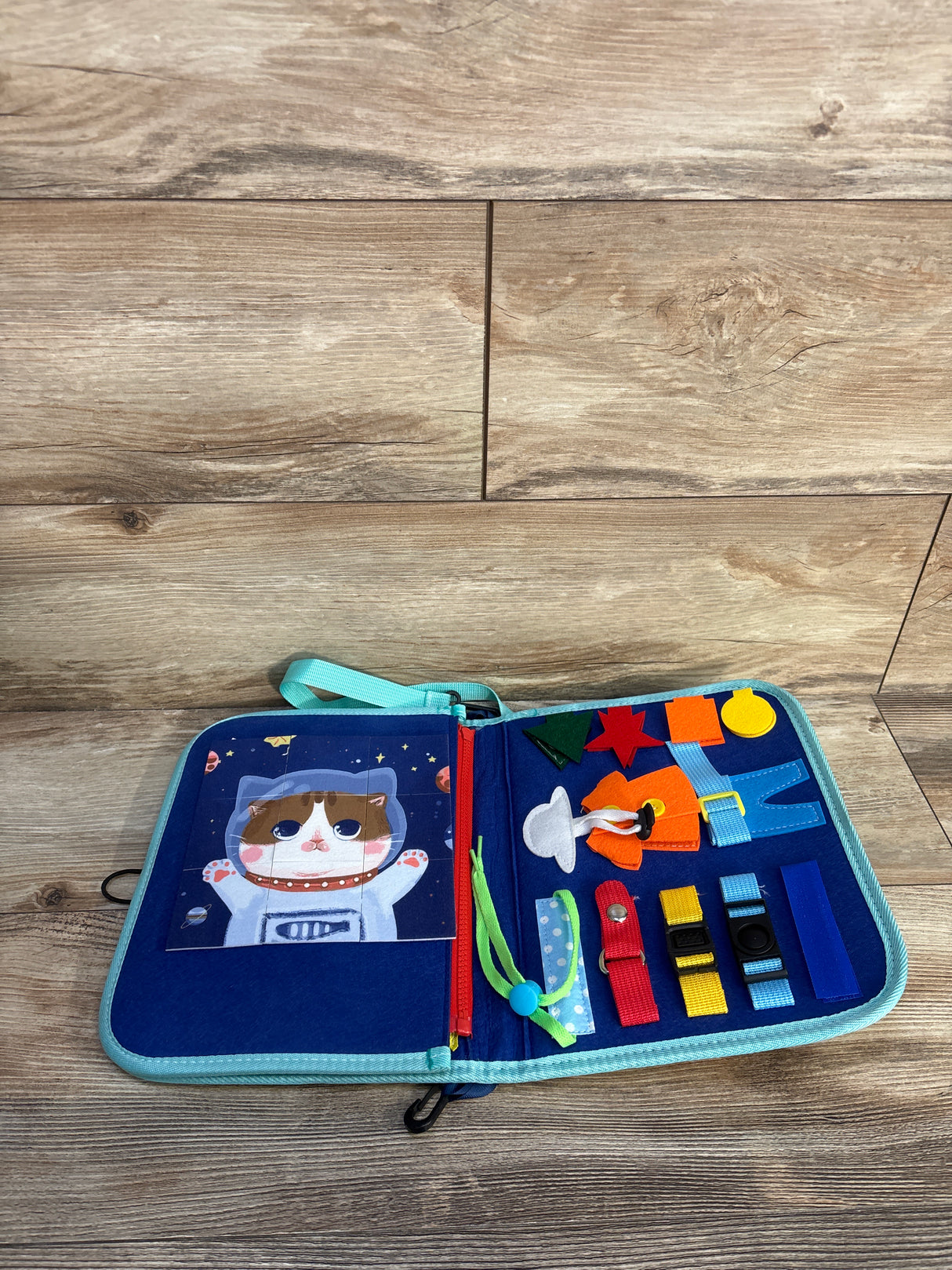 Ivebed Montessori Felt Busy Board Book