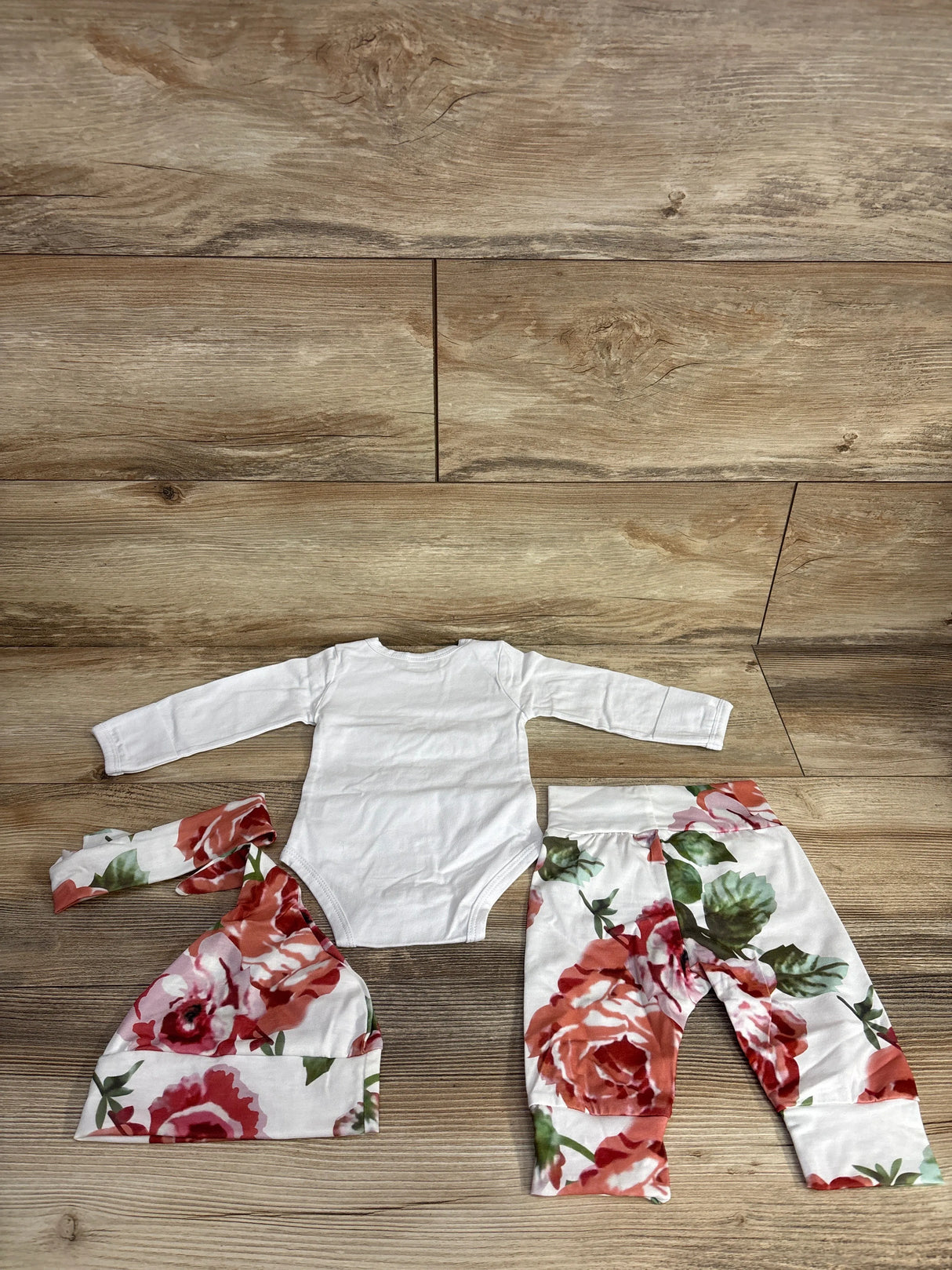 4pc Little Sister Bodysuit & Bottoms Set White sz 0-3m