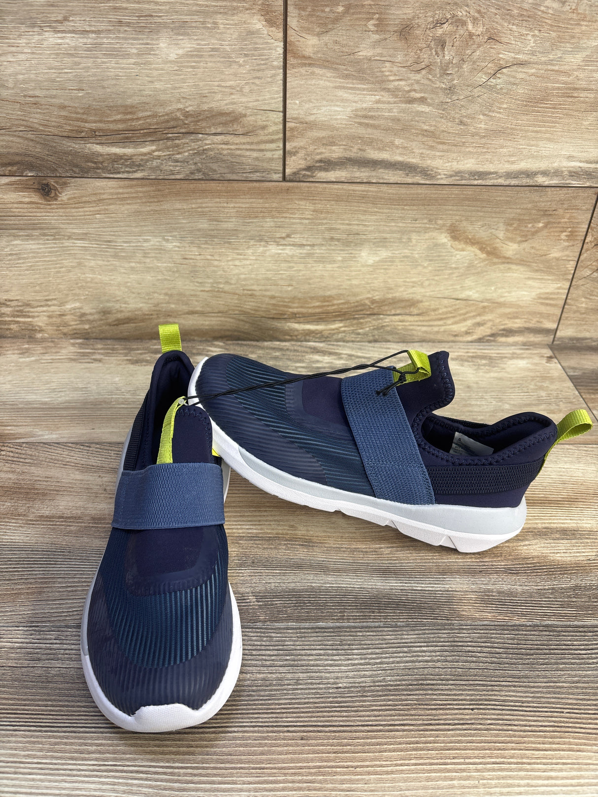 NEW All In Motion Silver Slip-On Sneakers Navy sz 6Y