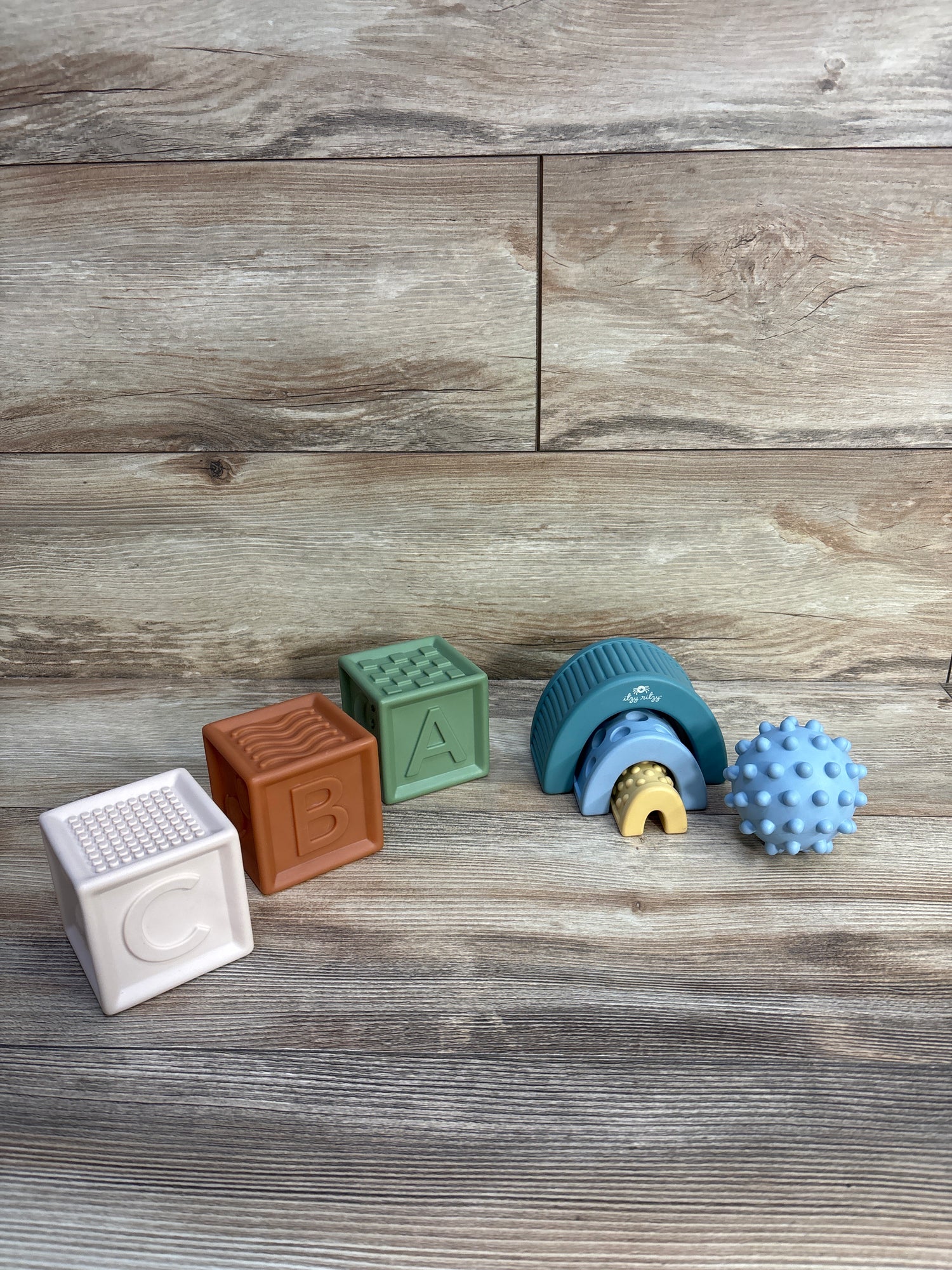 Itzy Ritzy Sensory Stacking Block Set 7pc