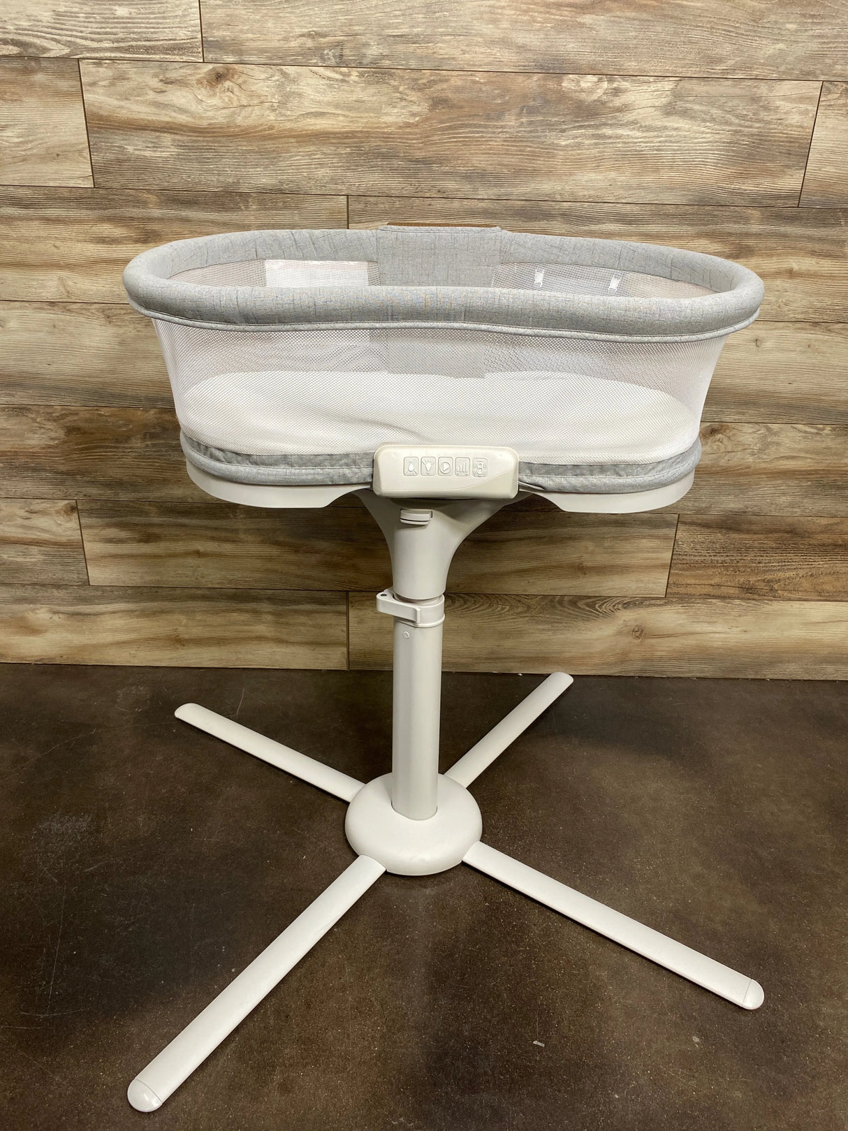 HALO Innovations BassiNest Swivel Sleeper Luxe in Dove Gray Tweed