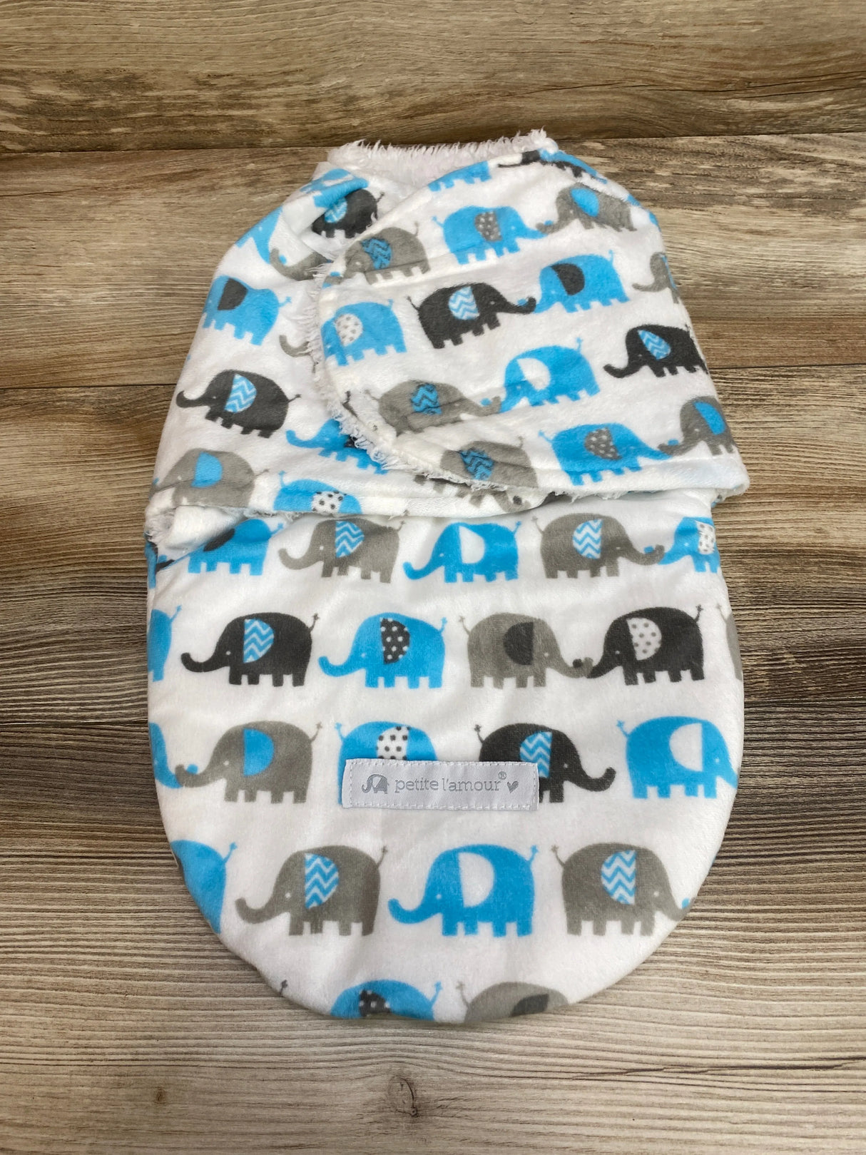 Petite L'amour Elephant Print Plush Swaddle White sz 0-3m