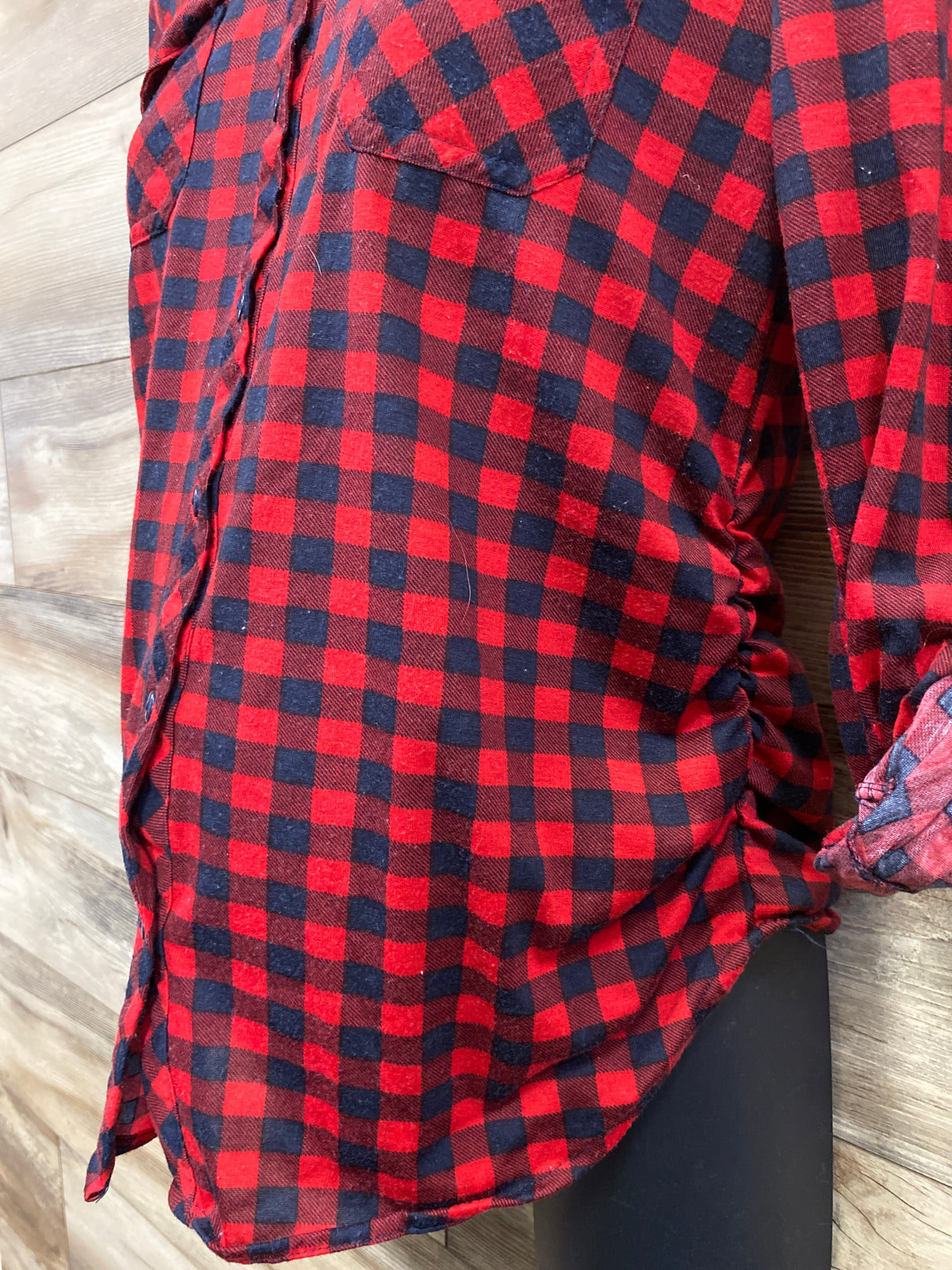 Eden & Oliva Ruched Plaid Flannel Red sz Small