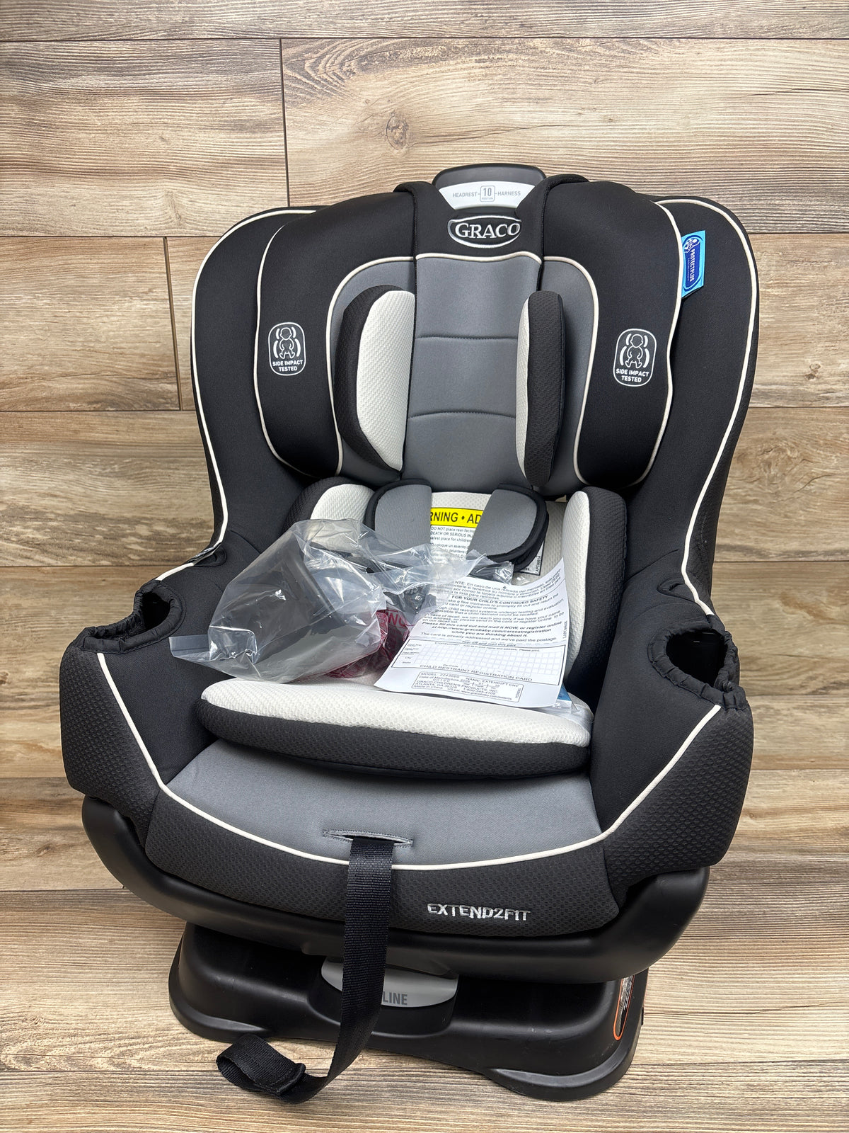 NEW Graco Extend2Fit Convertible Car Seat, in Gotham