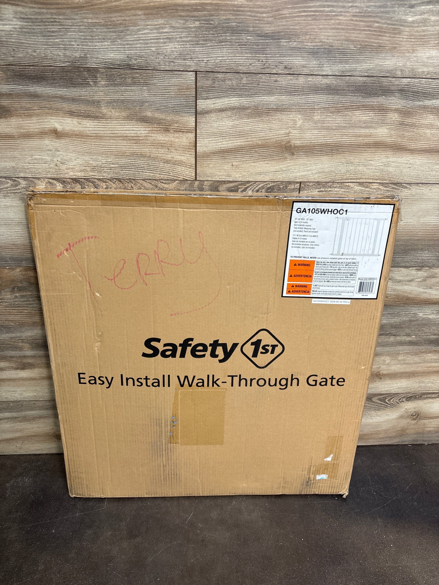 NEW Safety 1st Easy Install Walk Through Gate White 29''-38''