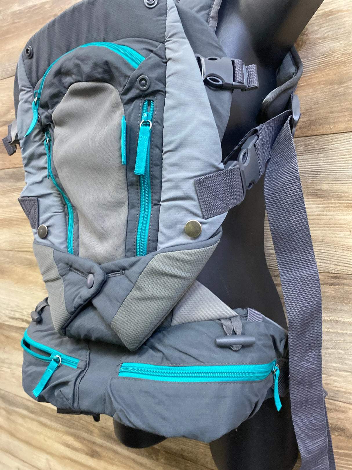 Infantino Carry-On Multi Pocket Carrier, Grey 8-40lbs