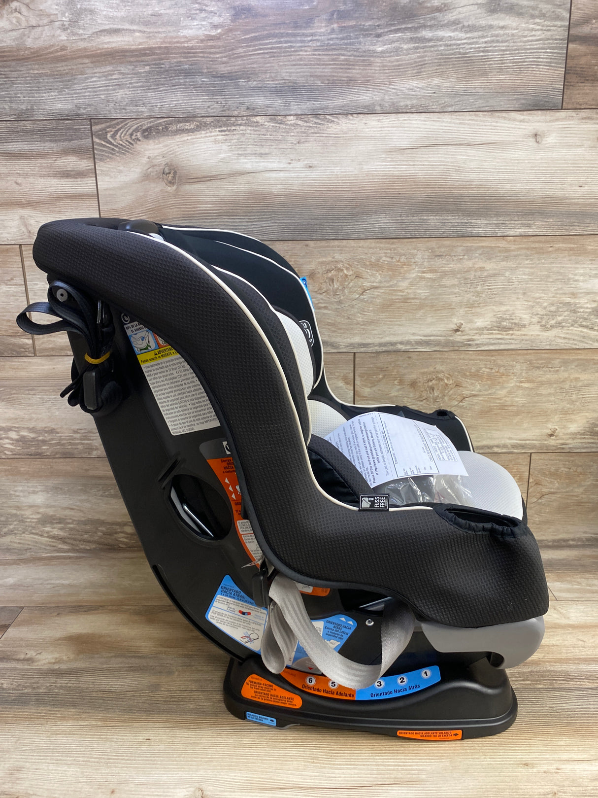 NEW Graco Extend2Fit Convertible Car Seat in Gotham 4-65lbs