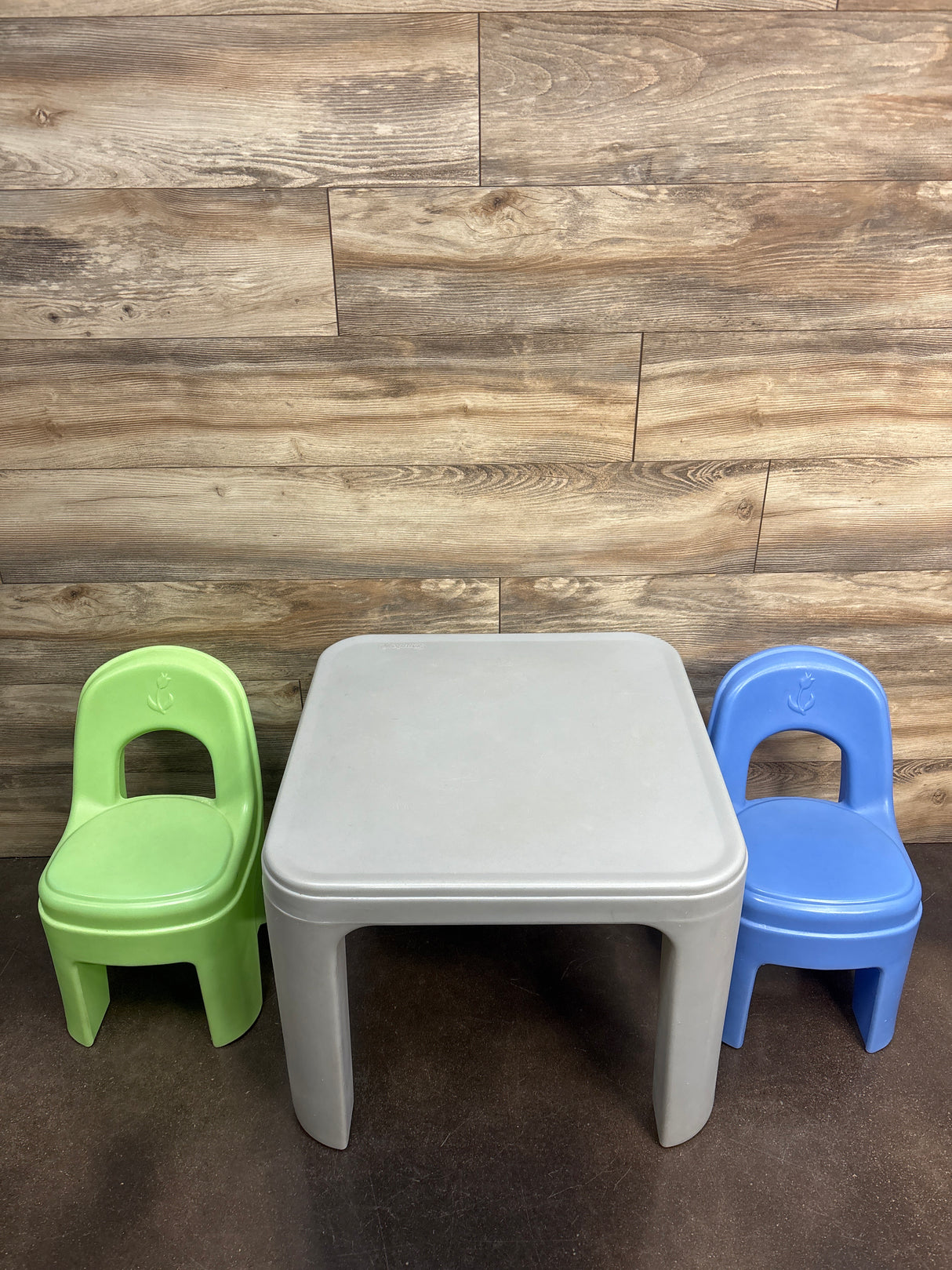 Simplay3 Play Around Table and 2 Chairs Set
