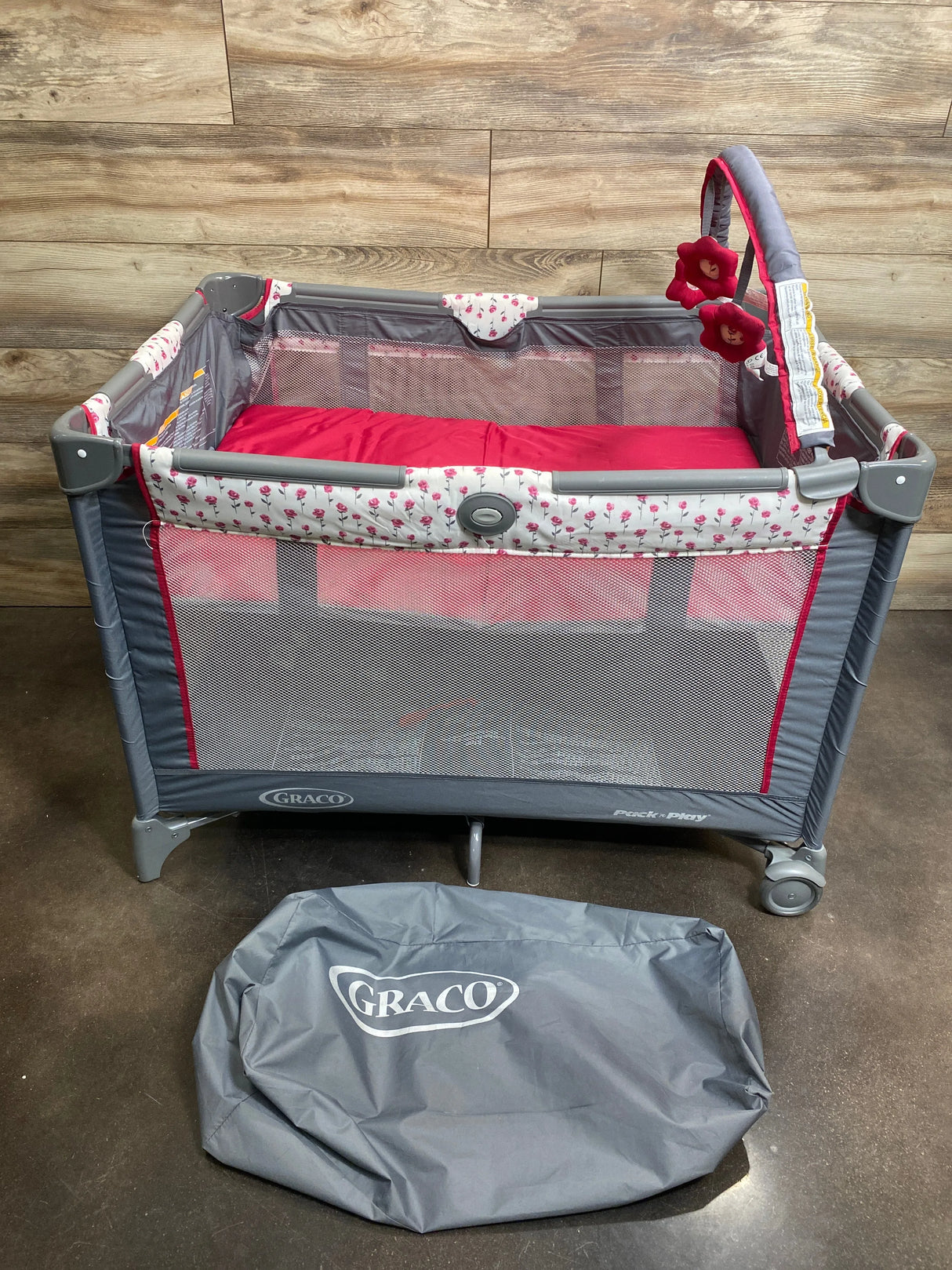 Graco Pack 'n Play On the Go Playard in Amory