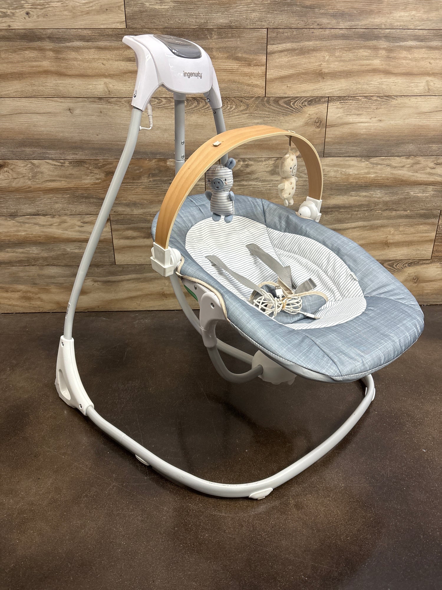 Ingenuity SimpleComfort Compact Swing with Wood Toy Bar - Chambray*