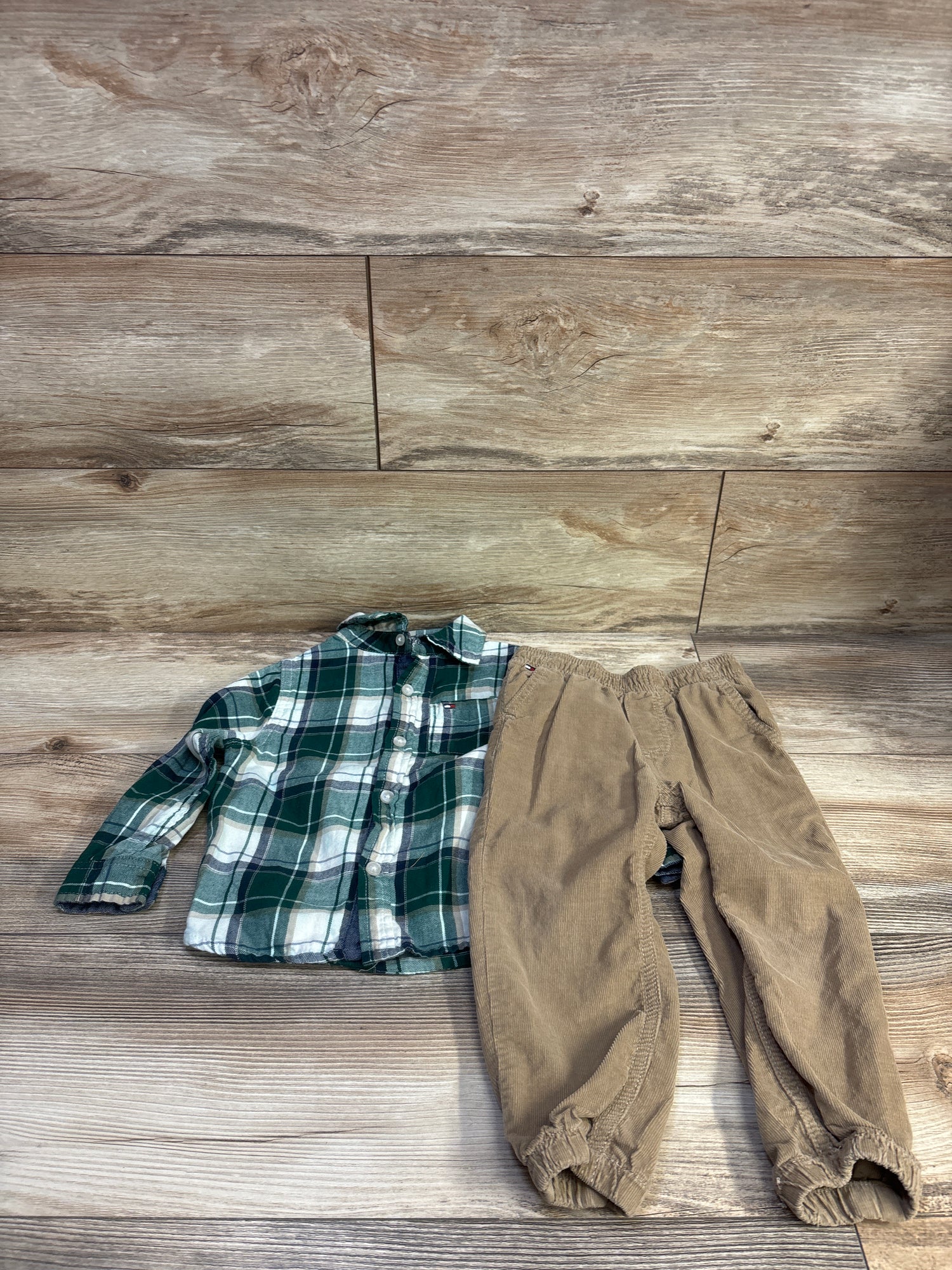 Tommy Hilfiger 2pc Button-Up Shirt & Pants Set Green sz 2T