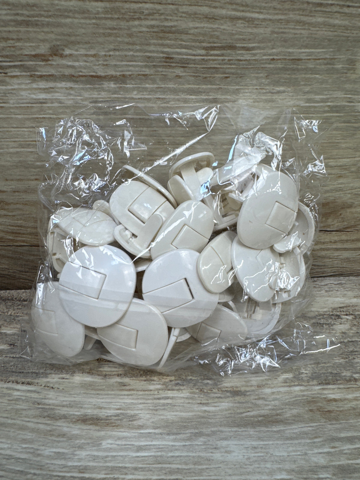 NEW BiSiViO 40pc Outlet covers