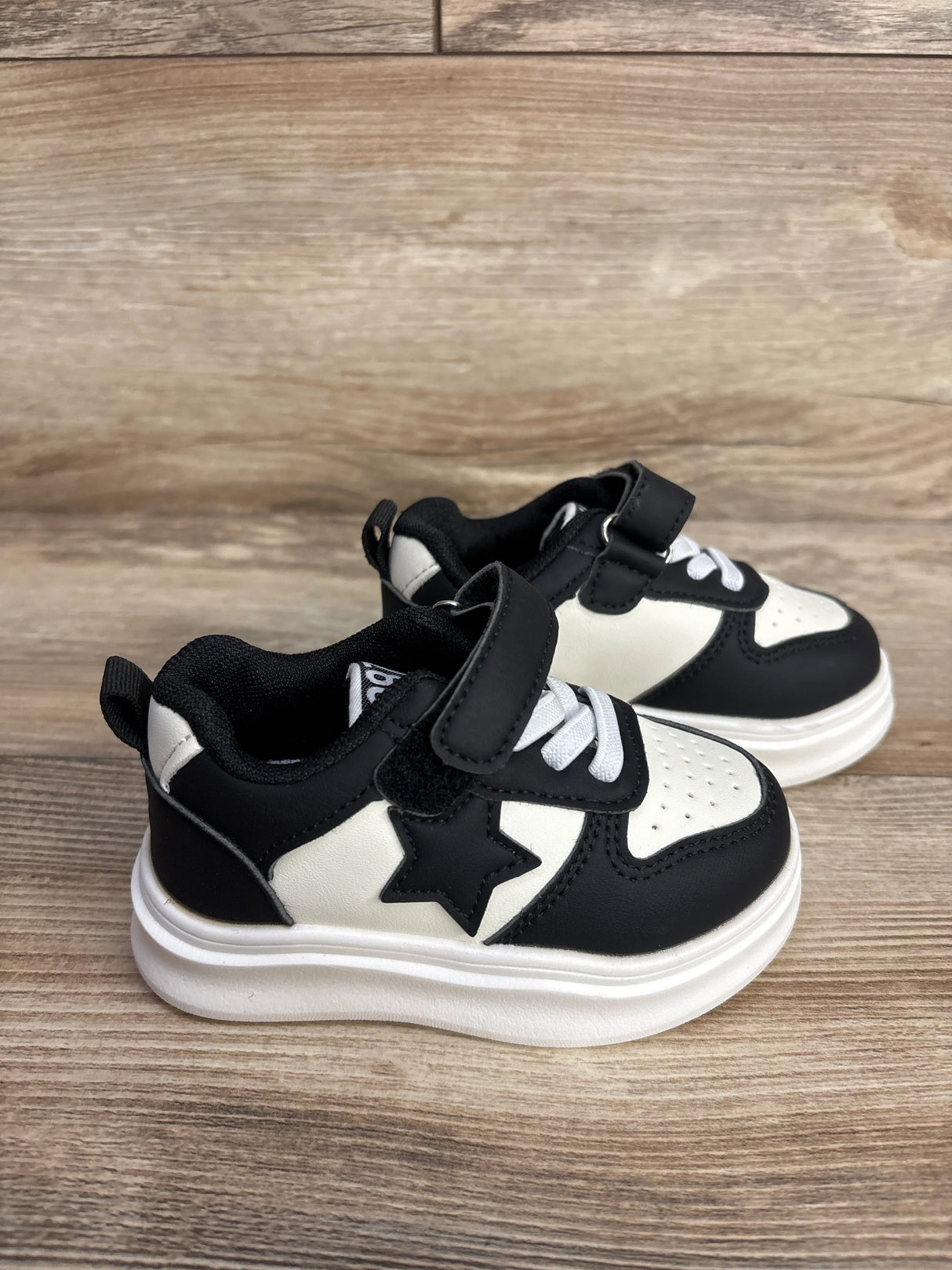 Shein Low Top Sneakers Black/White sz 5c
