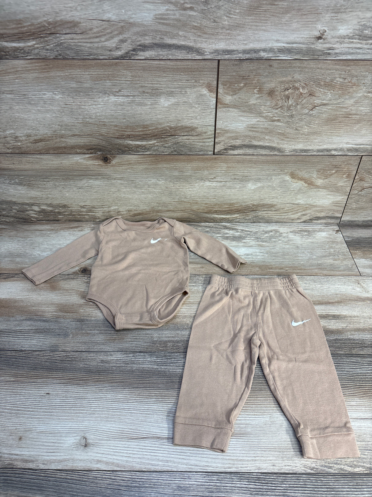 Nike 2pc Bodysuit & Pants Set Tan sz 9m