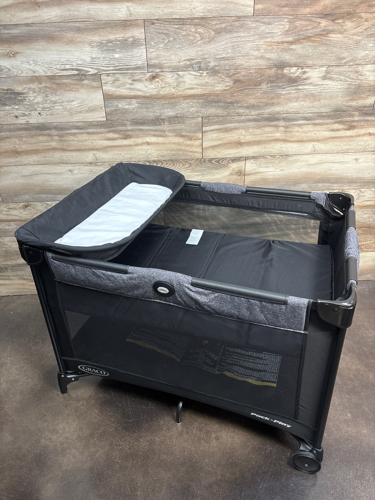 Graco Pack 'n Play Simple Solutions in Cam