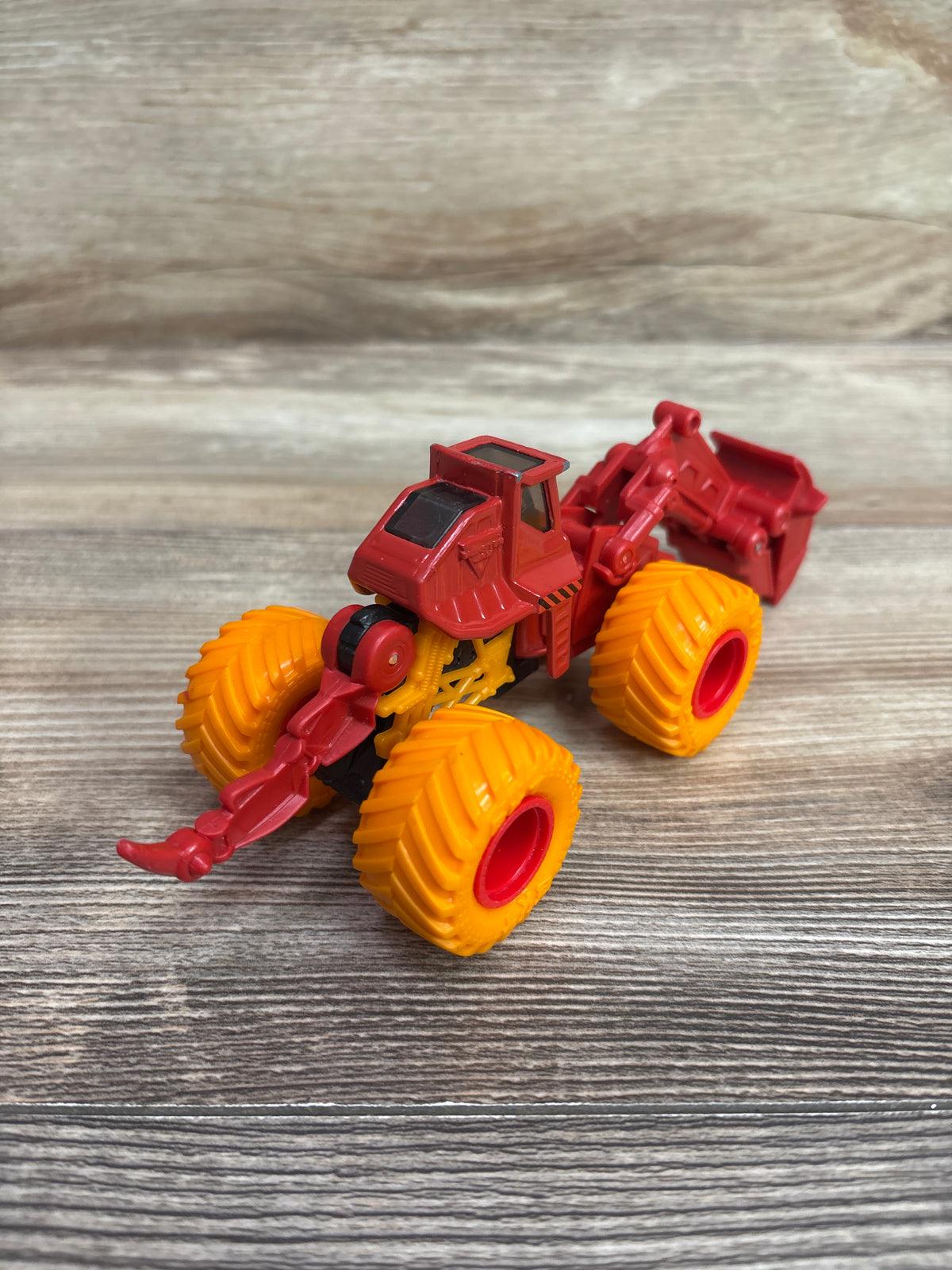 Monster Jam 1:64 Scale Dirt Squad Dugg Excavator Truck