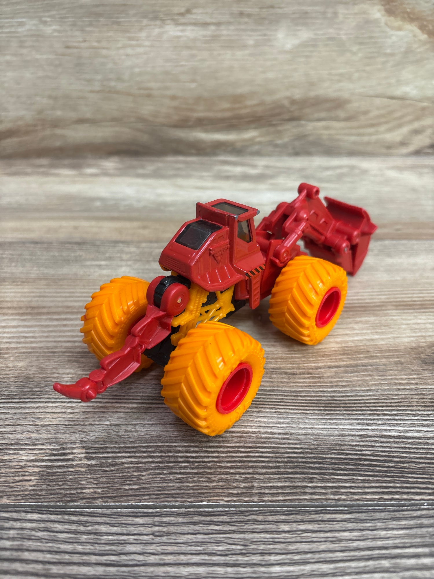 Monster Jam 1:64 Scale Dirt Squad Dugg Excavator Truck