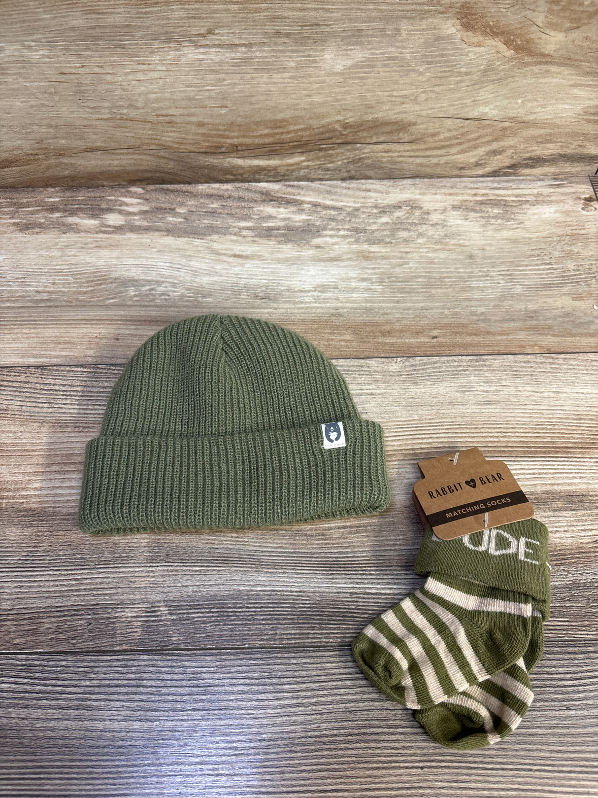 NWOT Rabbit + Bear 2pc Organic Knit Beanie & Socks Set Green sz 12m