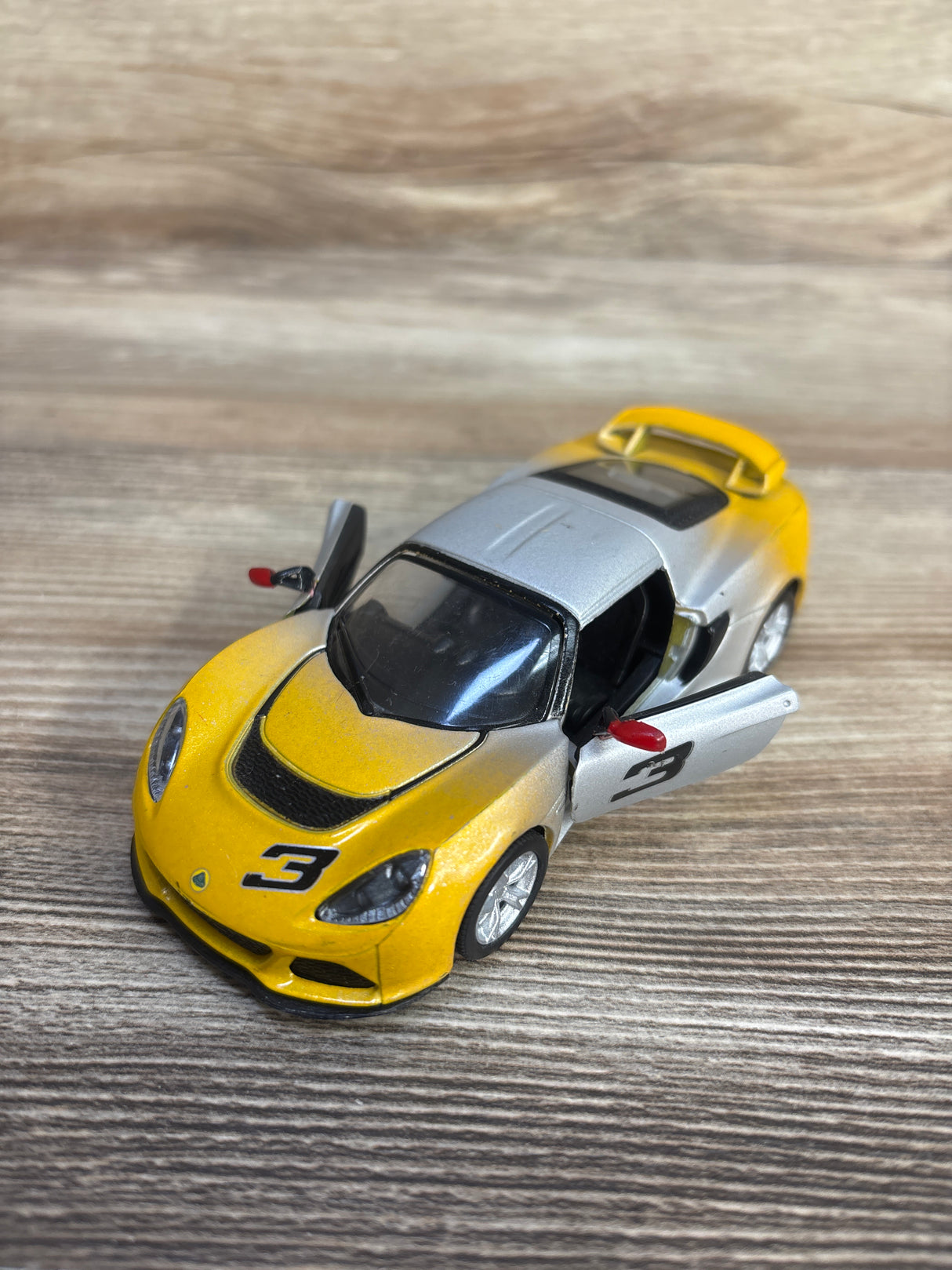Kinsmart 2012 Lotus Exige S Diecast Car