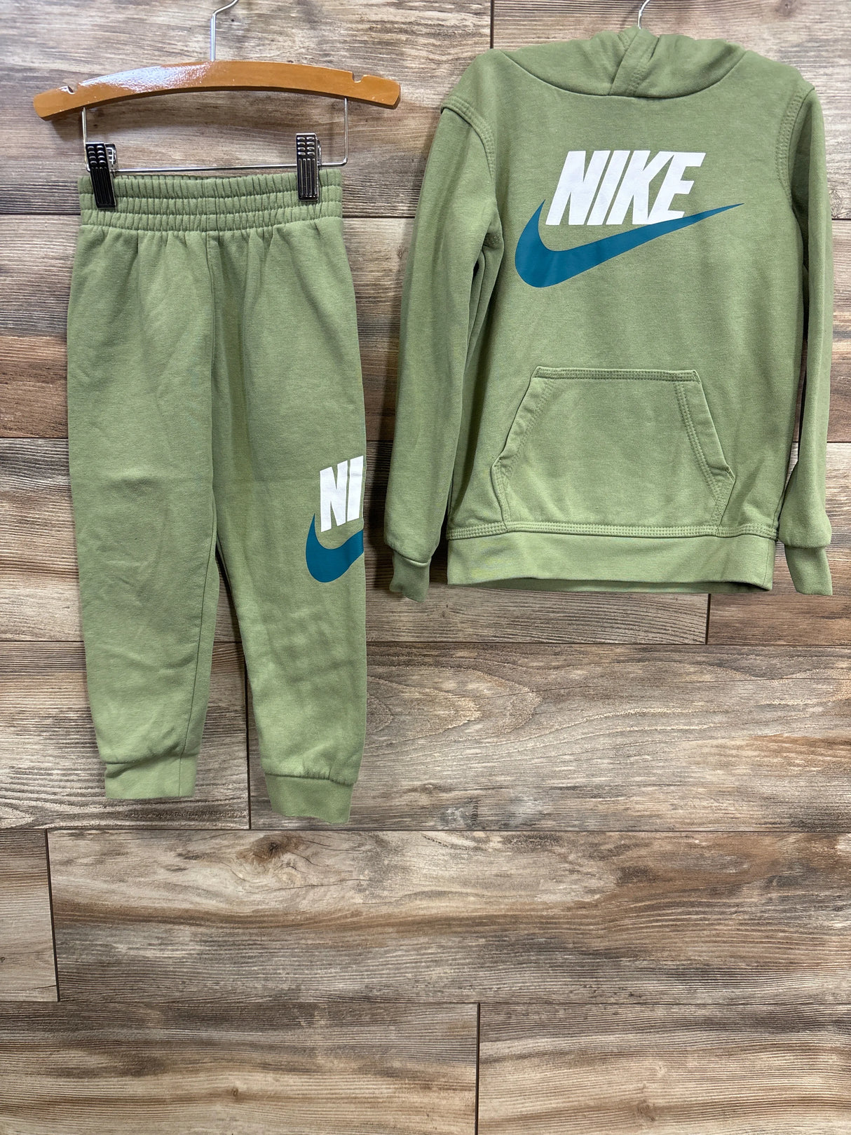Nike 2pc Pull Over Hoodie & Jogger Set Green sz 4T