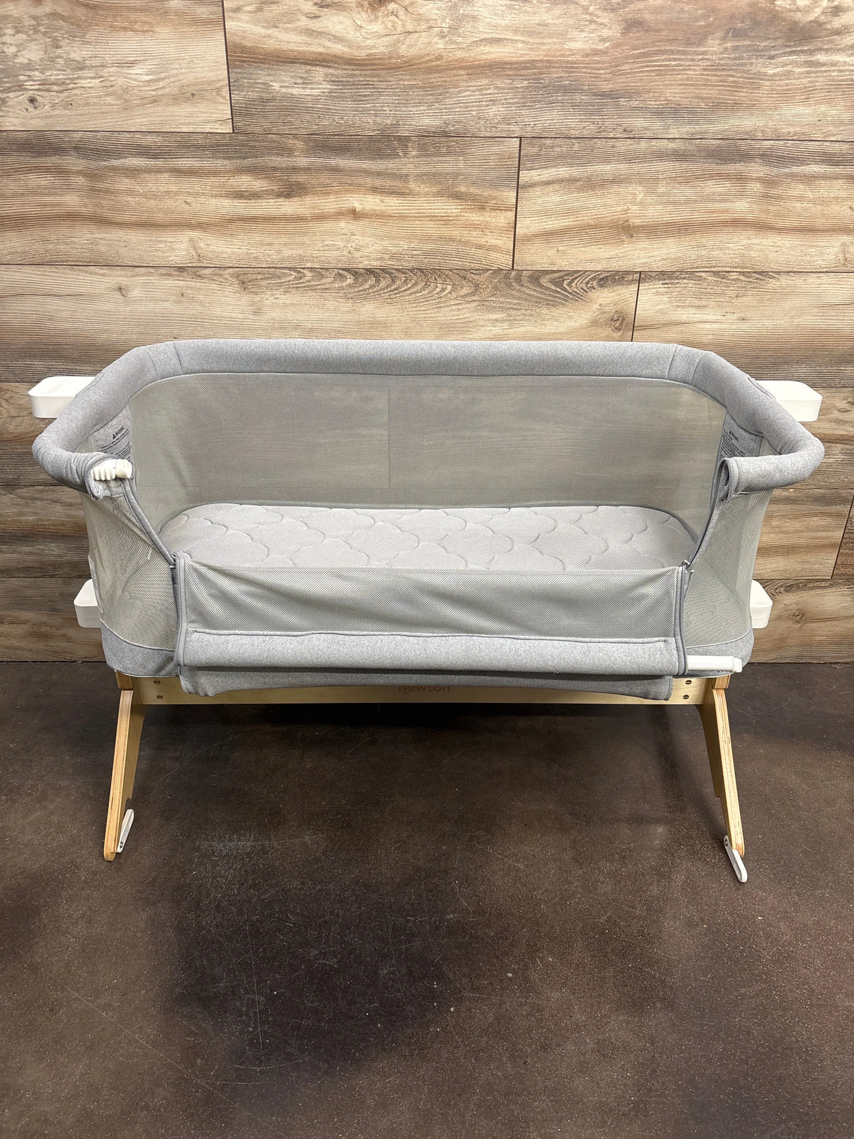 Newton Bassinet & Bedside Sleeper in Grey - Me n Mommy To Be