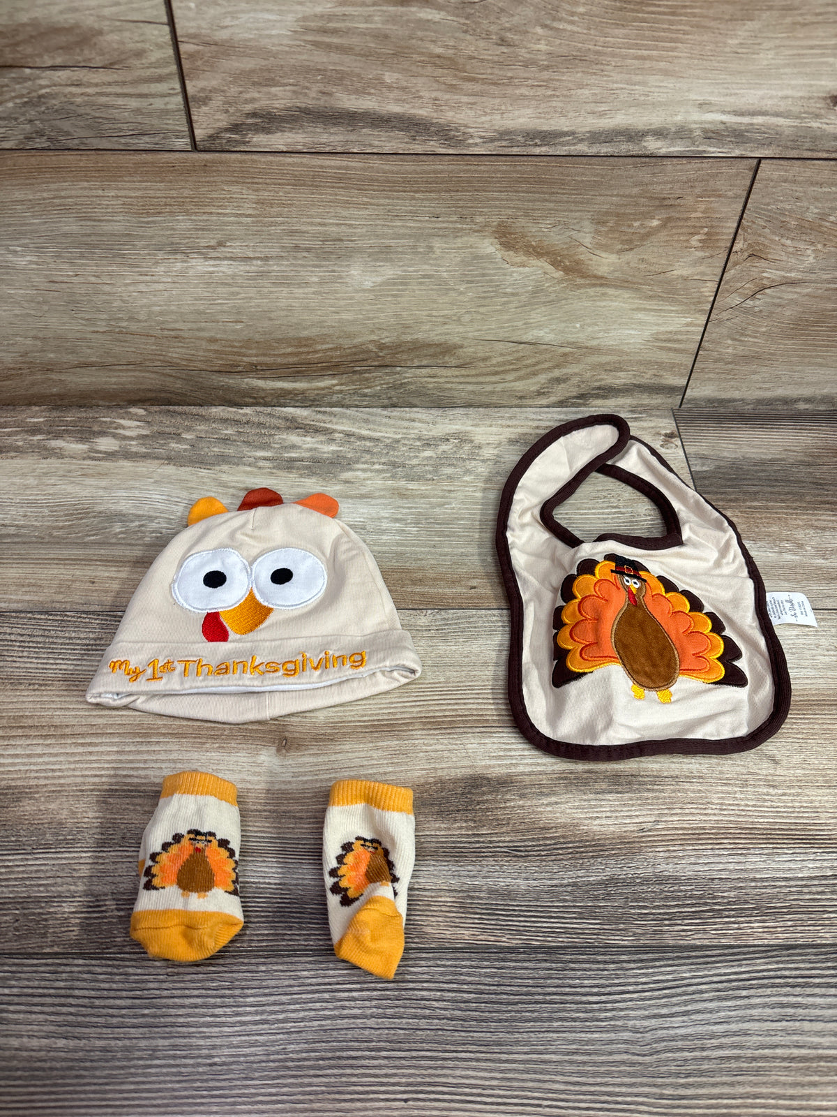 My 1st Thanksgiving 3pc Hat, Bib & Socks Set Beige sz 0-12m