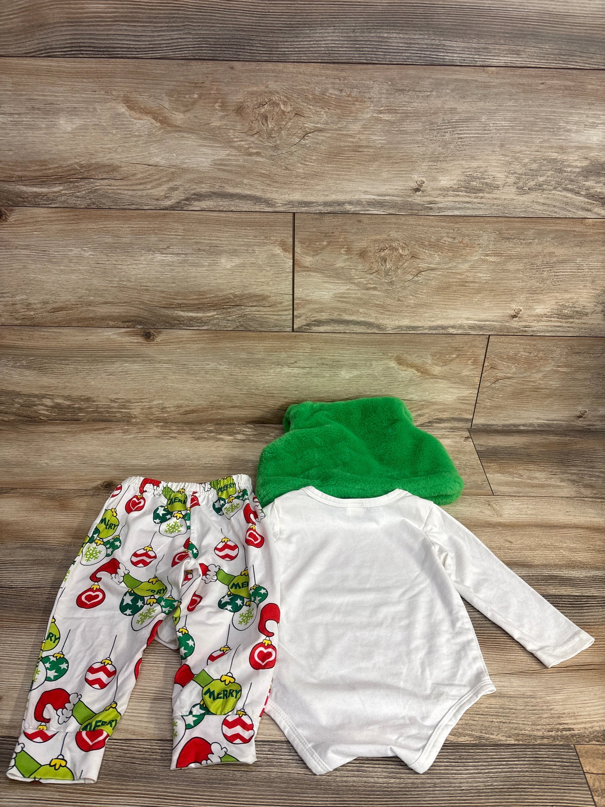 3pc Grinch Plush Vest & Bodysuit Set White sz 6-12m