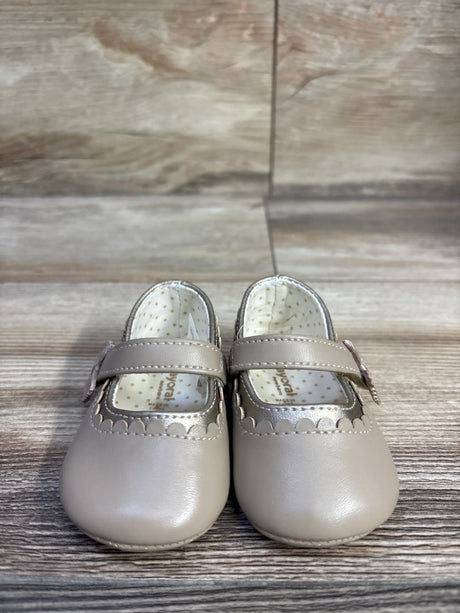 Front view of Mayoral Mary Jane Hojaldre tan baby shoes showcasing scalloped trim, hook-and-loop strap, and polka-dot lining on wood background