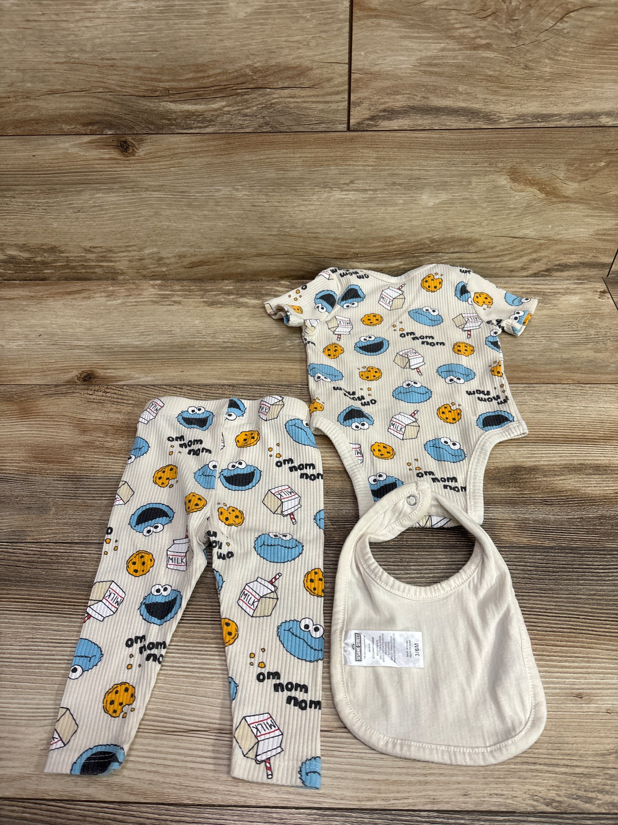 Sesame Street 3pc Ribbed Cookie Monster Bodysuit, Pants, & Bib Set Beige sz 3-6m