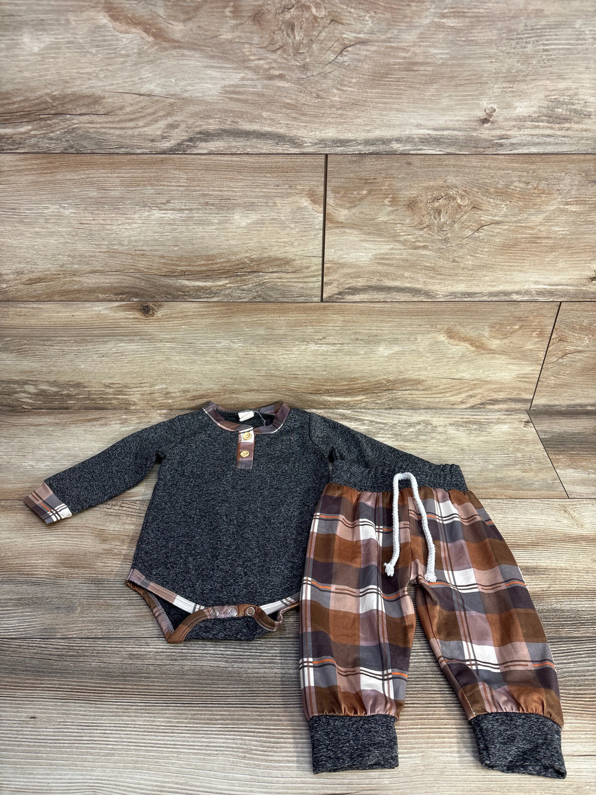 Plaid 2pc  Bodysuit & Pants Set Grey sz 6-9m