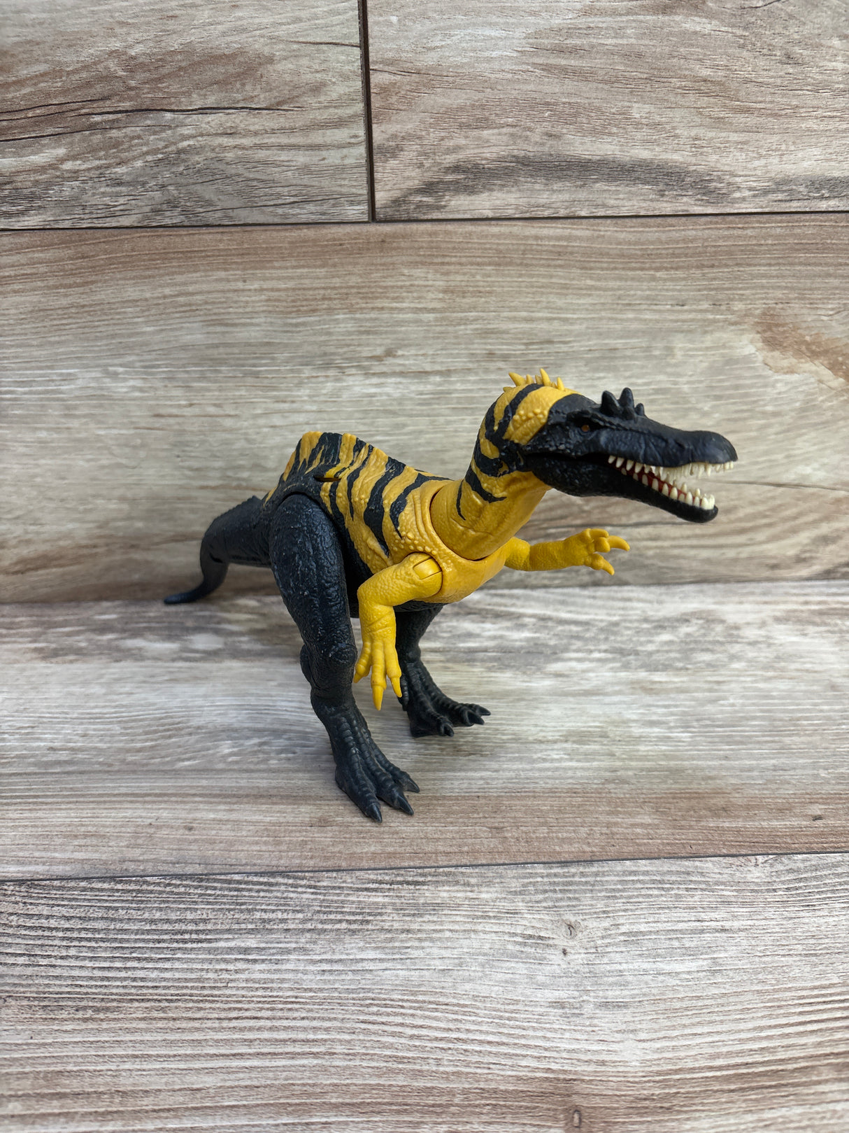 Jurassic World Chaos Theory Wild Roar Ceratosuchops Figure