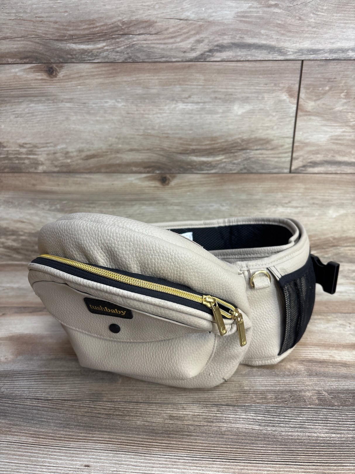 Tushbaby Hip Carrier in Vegan Leather Beige up to 45lbs