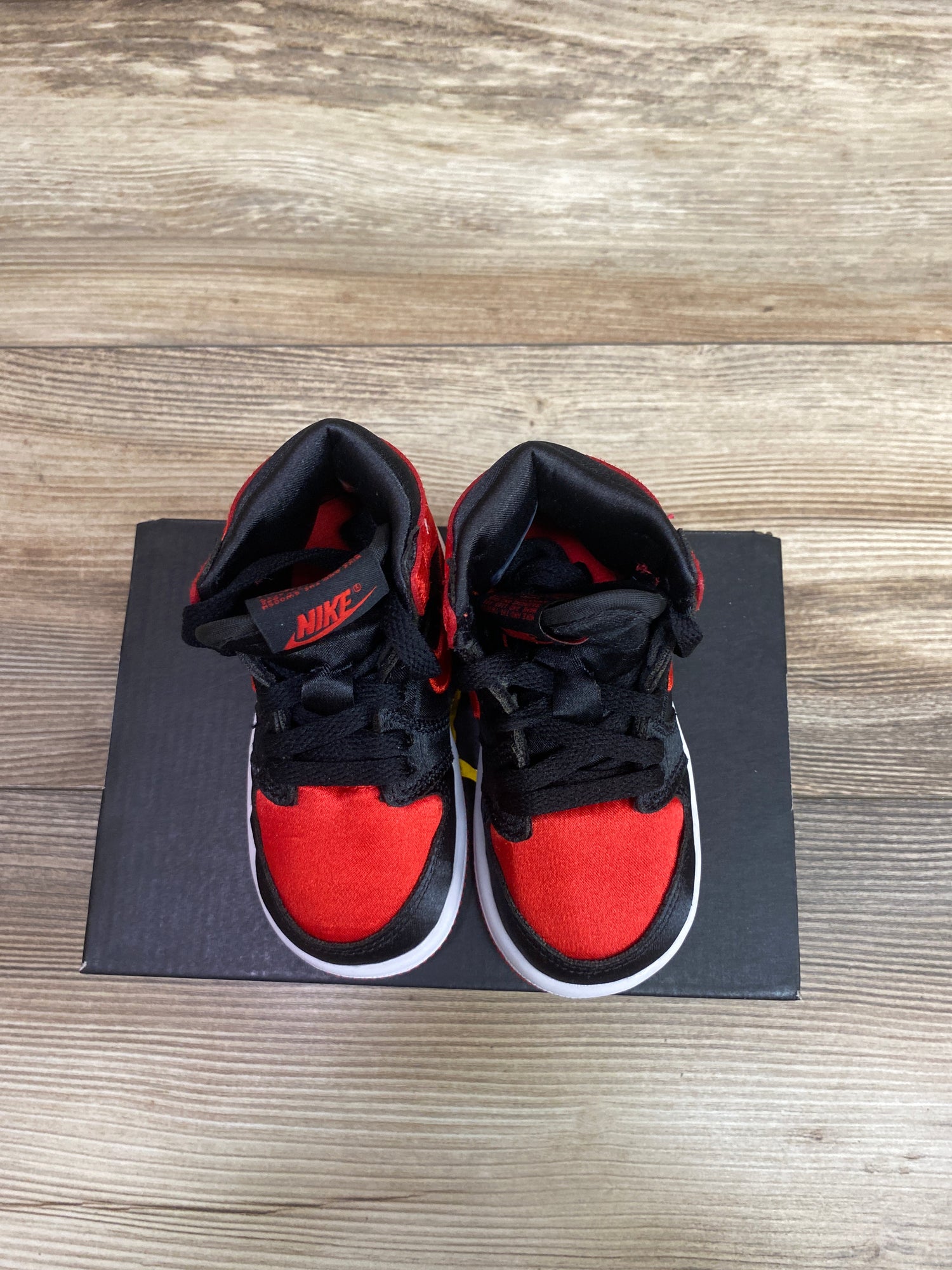 NEW Air Jordan 1 Retro High OG TD 'Satin Bred' Sneakers sz 5c