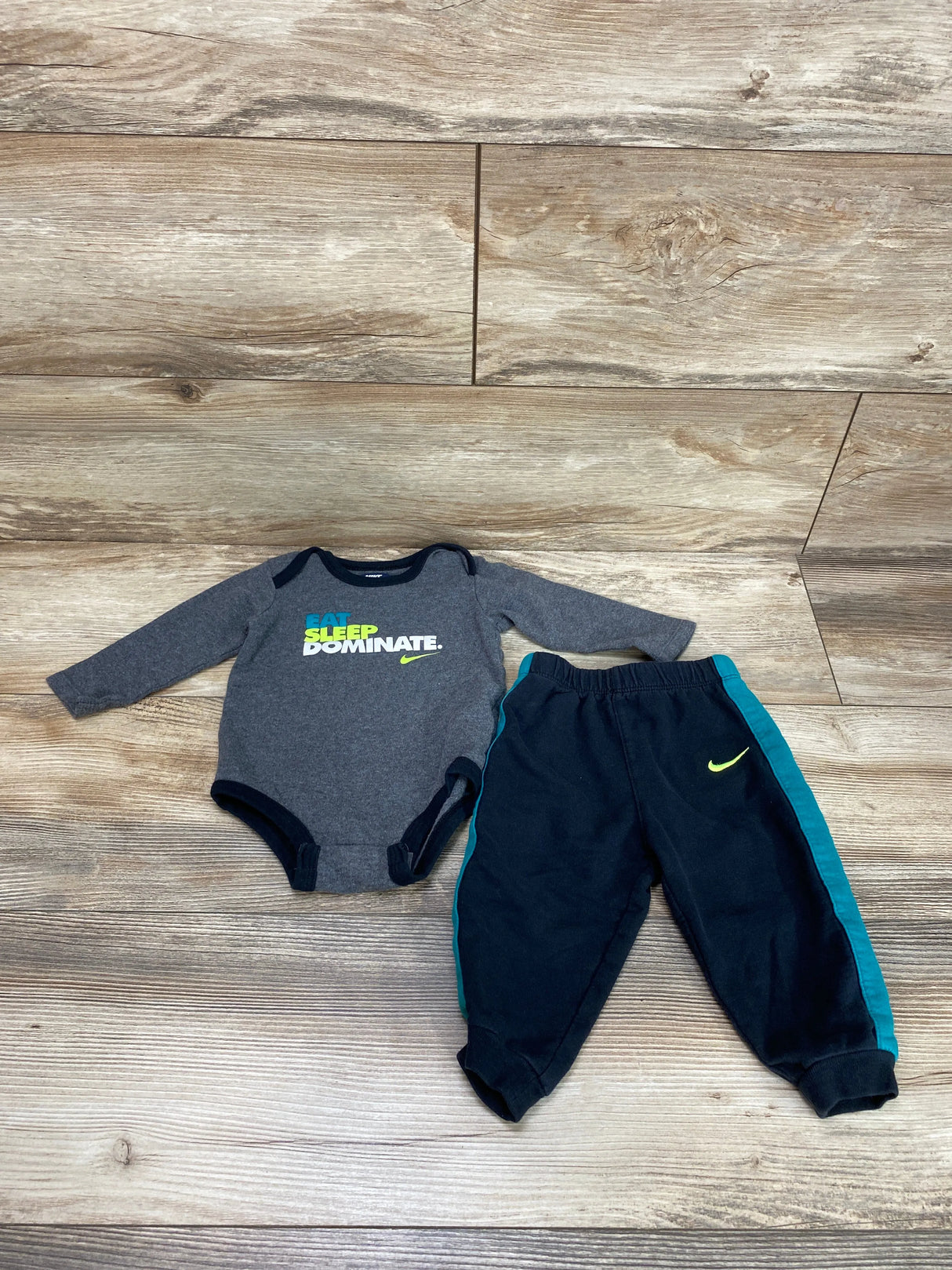 Nike 2pc Eat Sleep Dominate. Bodysuit & Pants Grey sz 9-12m