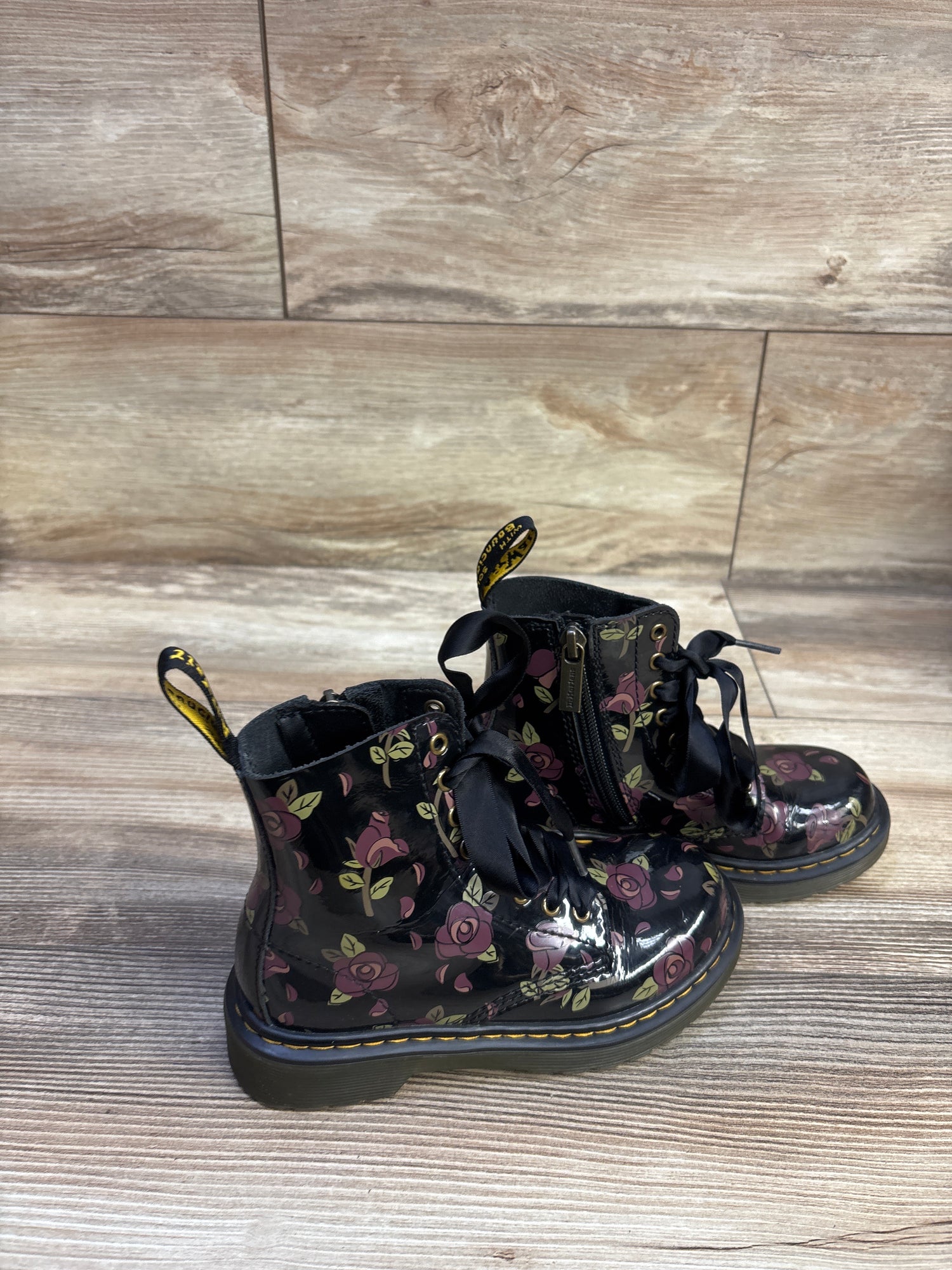 Dr. Marten 1460 Decayed Rose Lace Up Boots Black sz 12c