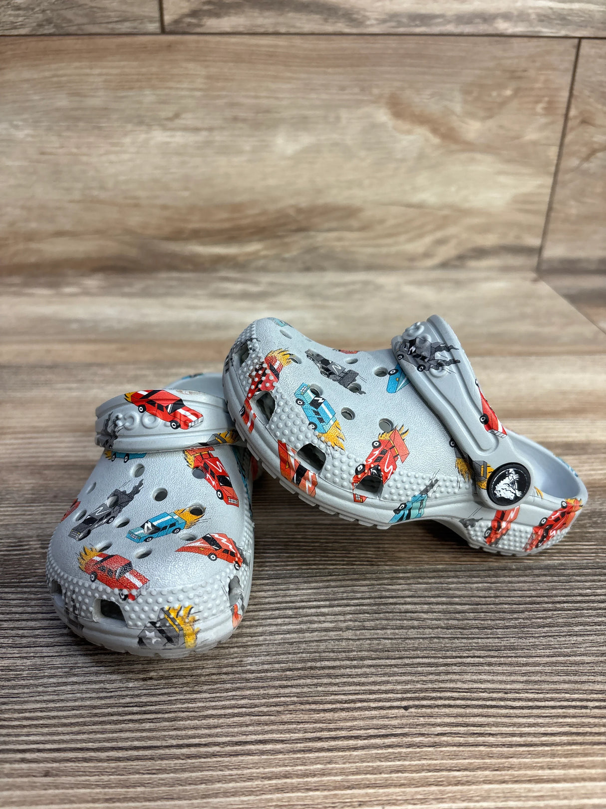 Crocs Classic Clogs Racecar Print, Grey sz 7c