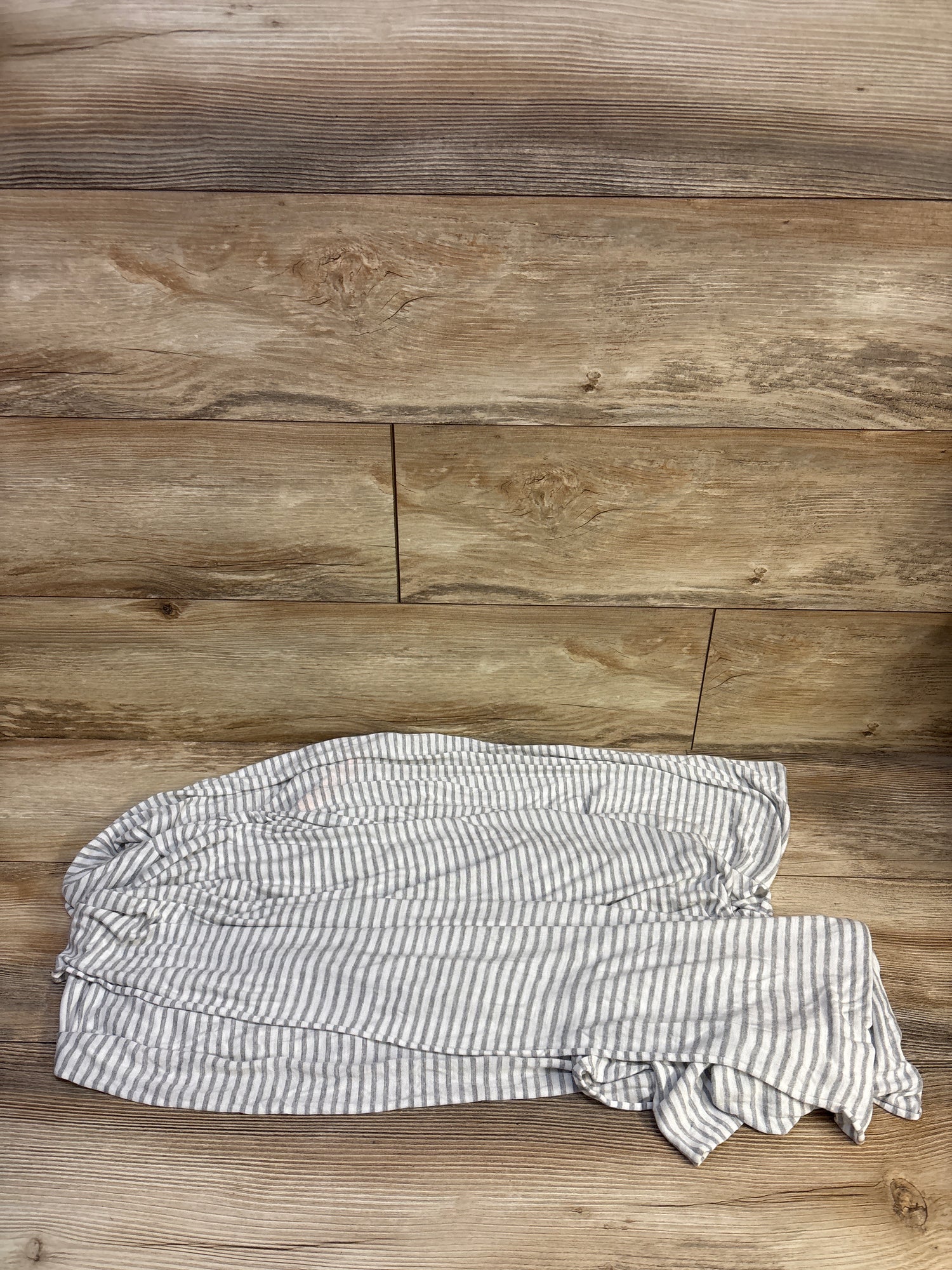 Solly Baby Wrap Carrier in White Striped 8-25lbs