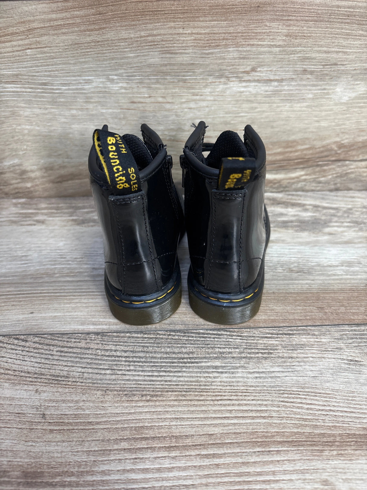 Dr. Martens Lace Up Boots in Patent Leather Black  sz 8c