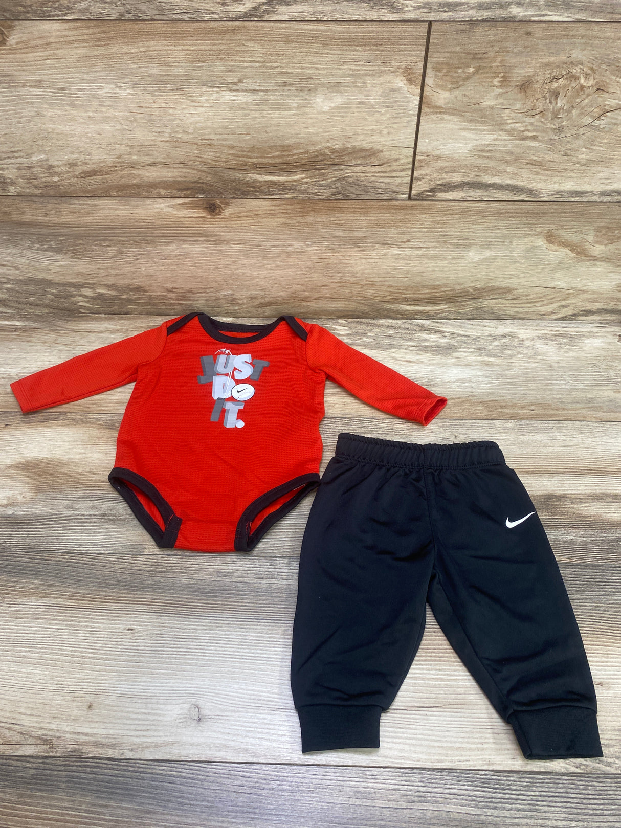 Nike Dri Fit 2pc Just Do It. Bodysuit & Pants Red sz 6m