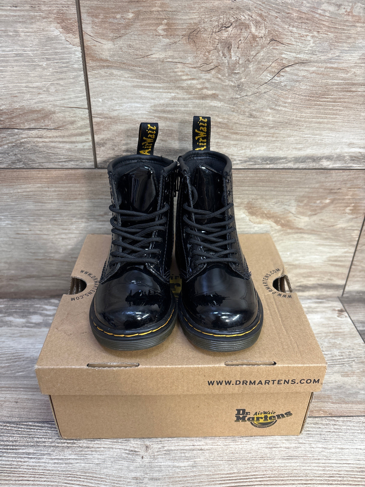 NEW Dr. Martens Lace Up Boots in Patent Leather Black sz 8c