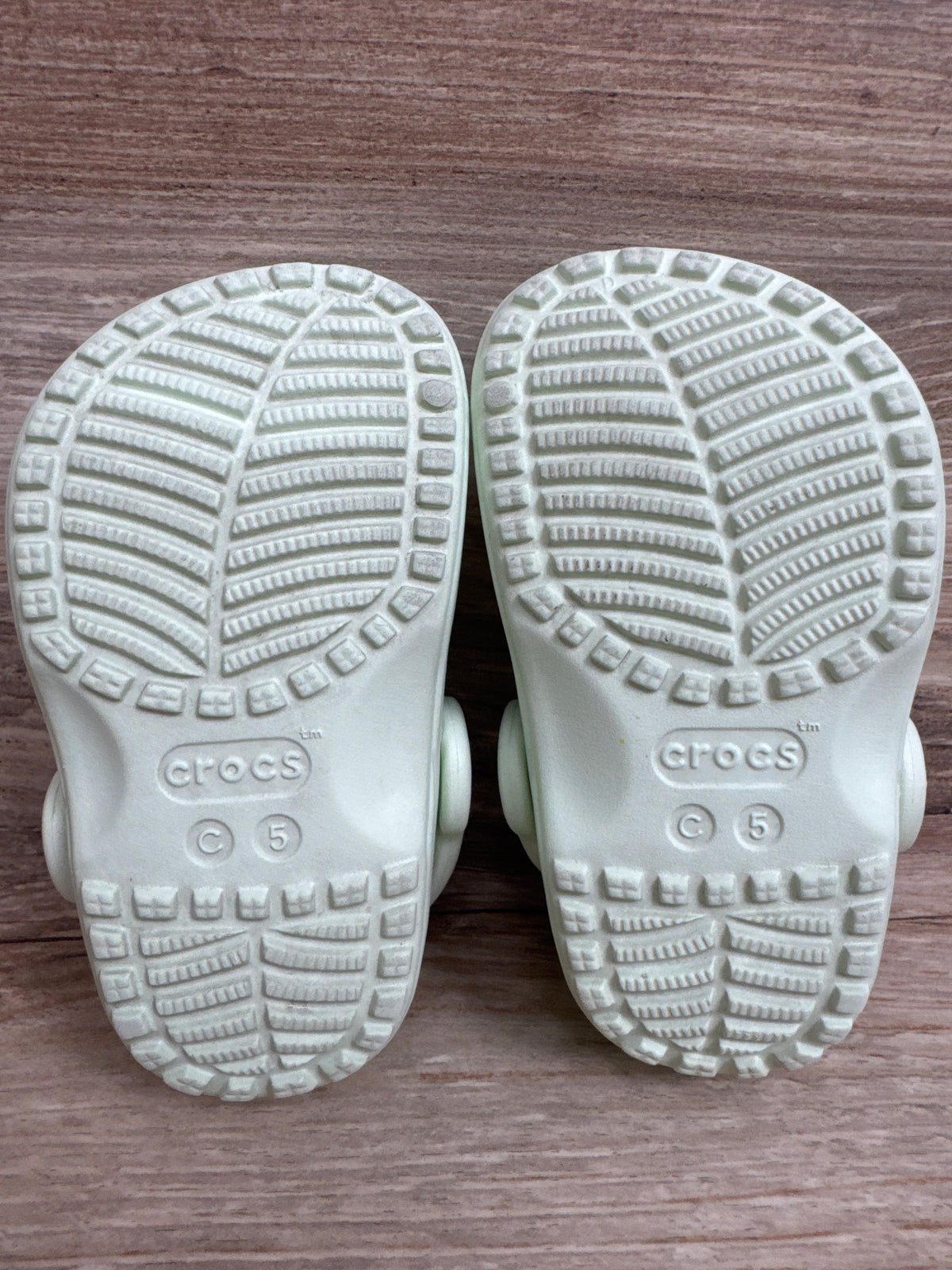 Crocs Classic Floral Cut-Out Clog in Jade Tint sz 5c