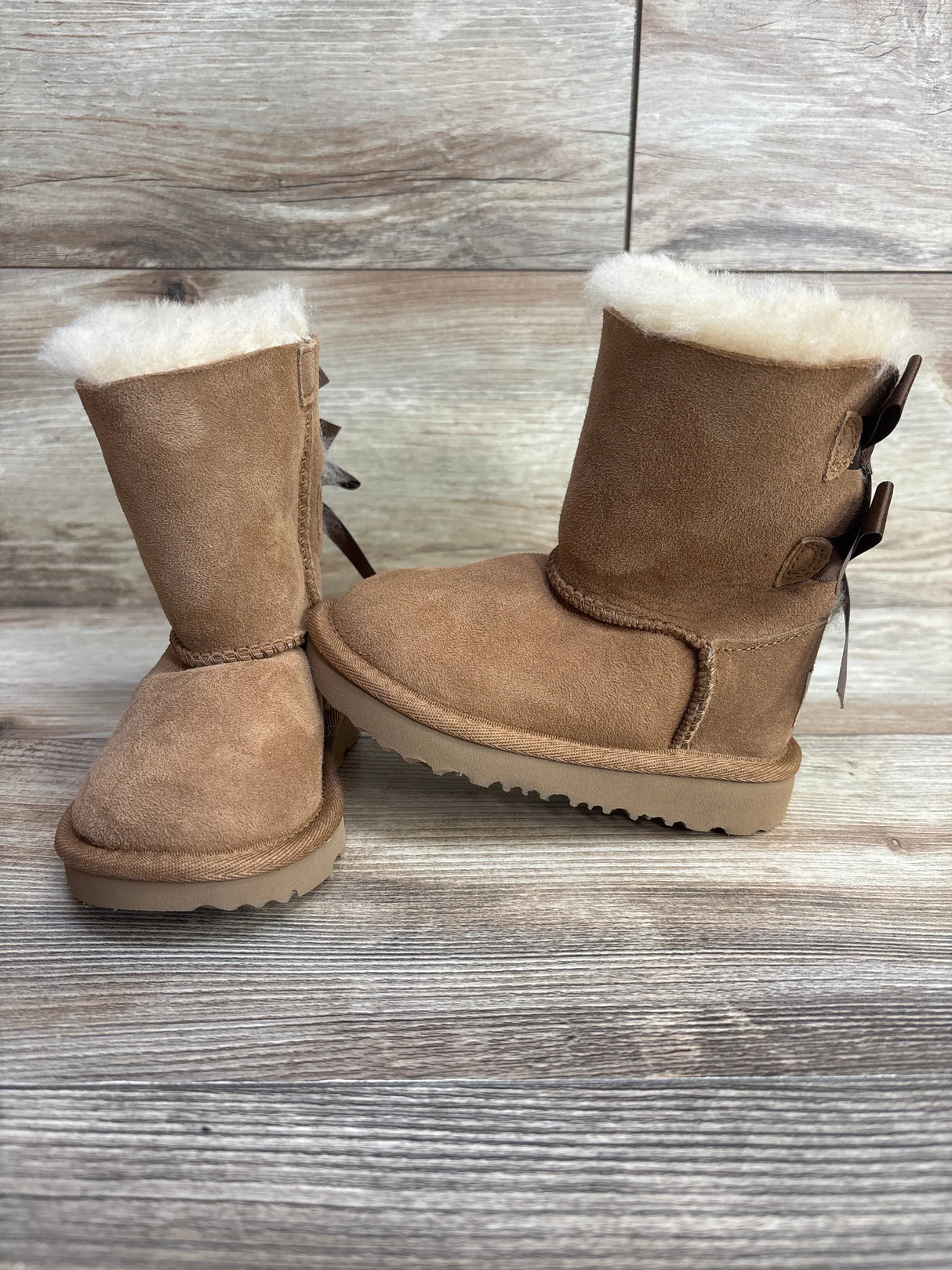 UGG Bailey Bow II Boots Chestnut sz 7c