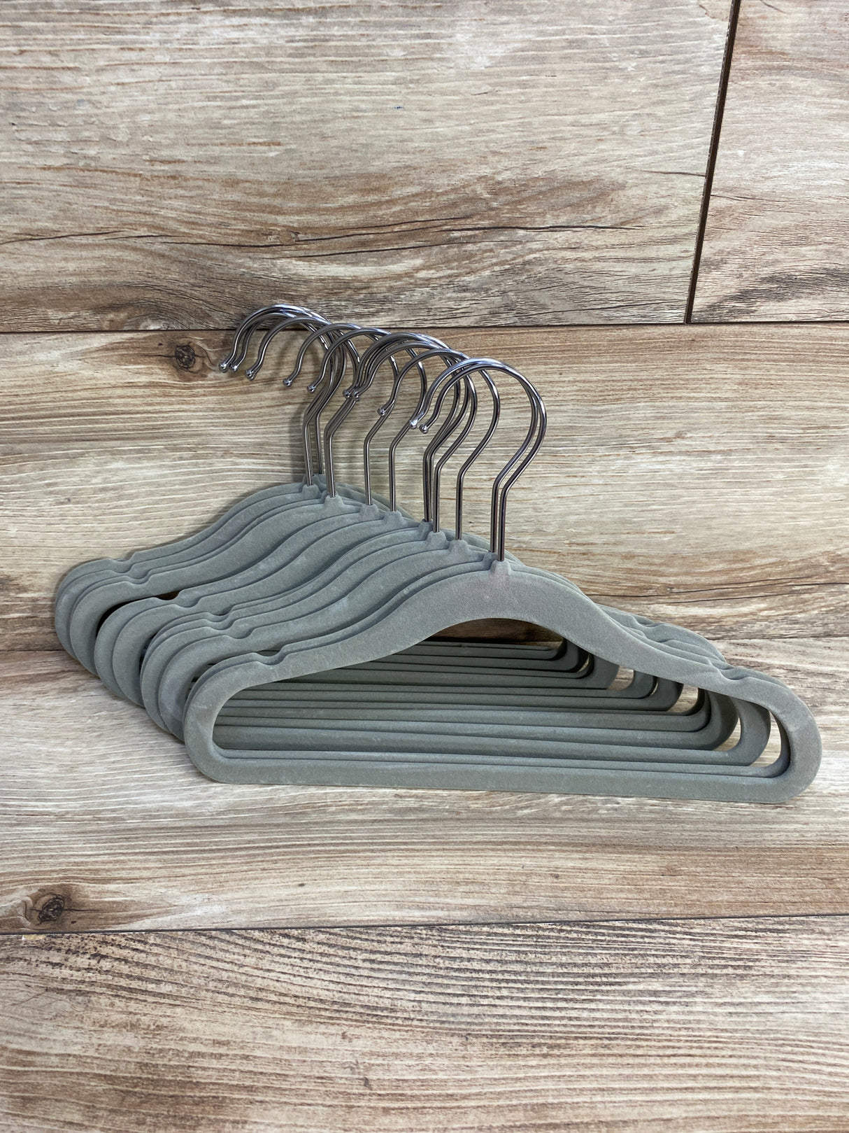 13pk Velvet Hangers, Grey