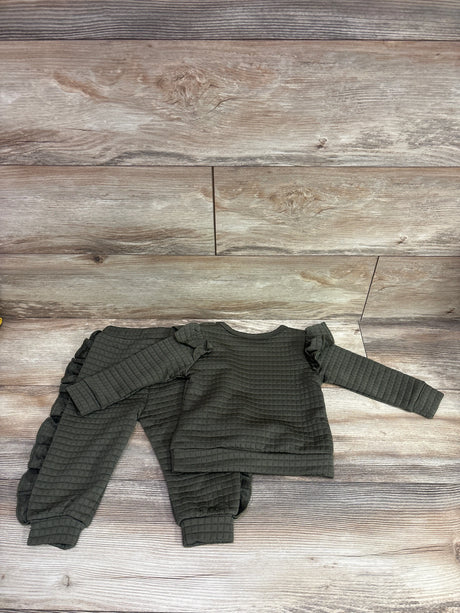 BeMeYourBBs green ruffle sweatshirt and joggers set for babies on a wood background