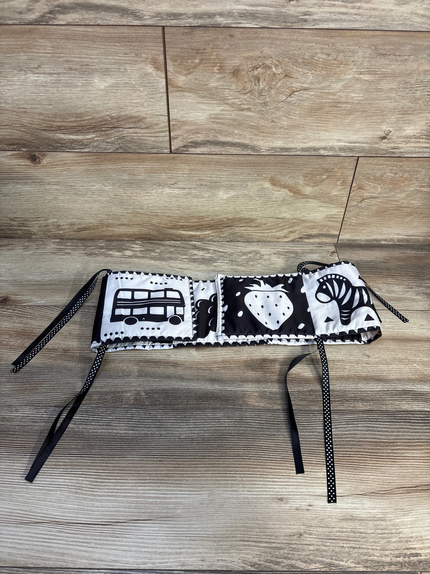 Thremhoo Black and White High Contrast Tummy Time Soft Crinkle Book