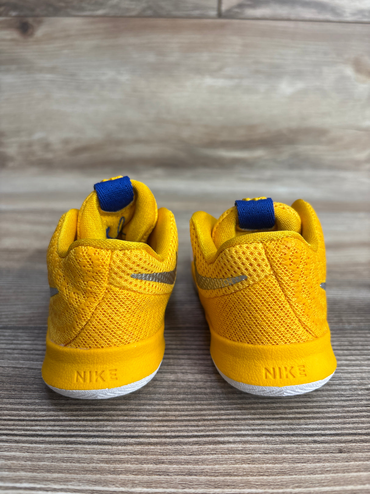 Nike Kyrie Irving III 'Mac and Cheese' Sneakers sz 6c